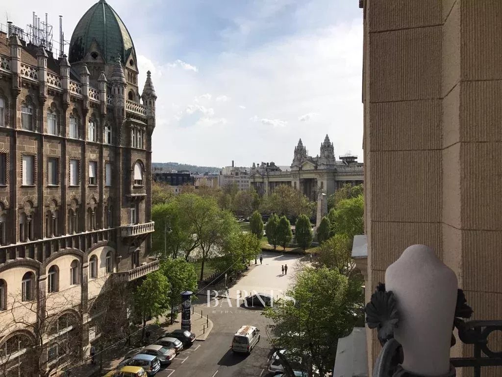 Exkluzív okos otthon pompás kilátással a Szabadság térre - picture 13