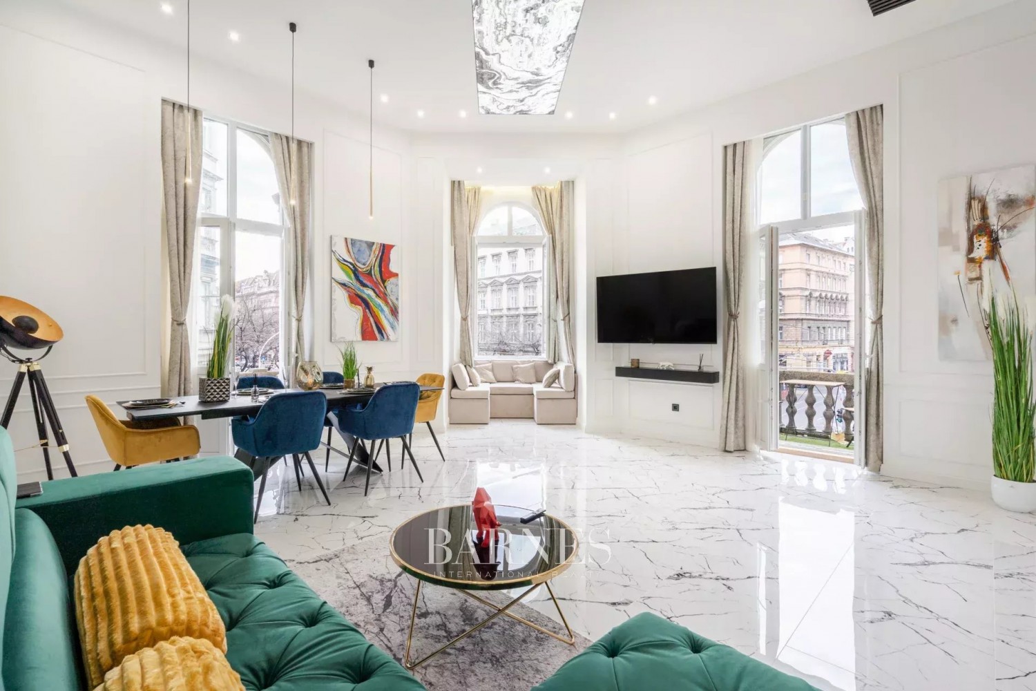 Eladó egy 3 hálós belvárosi lakás vagy egy dupla apartman befektetési lehetőség - picture 1