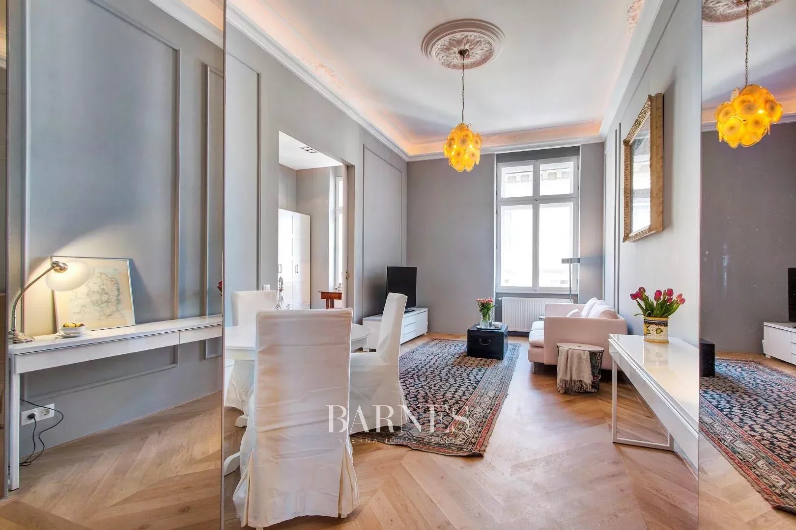 Two Bedroomed, Furnished Apartment in the 'Classical Downtown' - picture 9