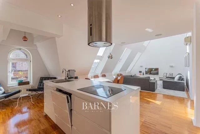 Kiadó 2 hálószobás, belső kétszintes penthouse apartman városi panorámával - picture 4