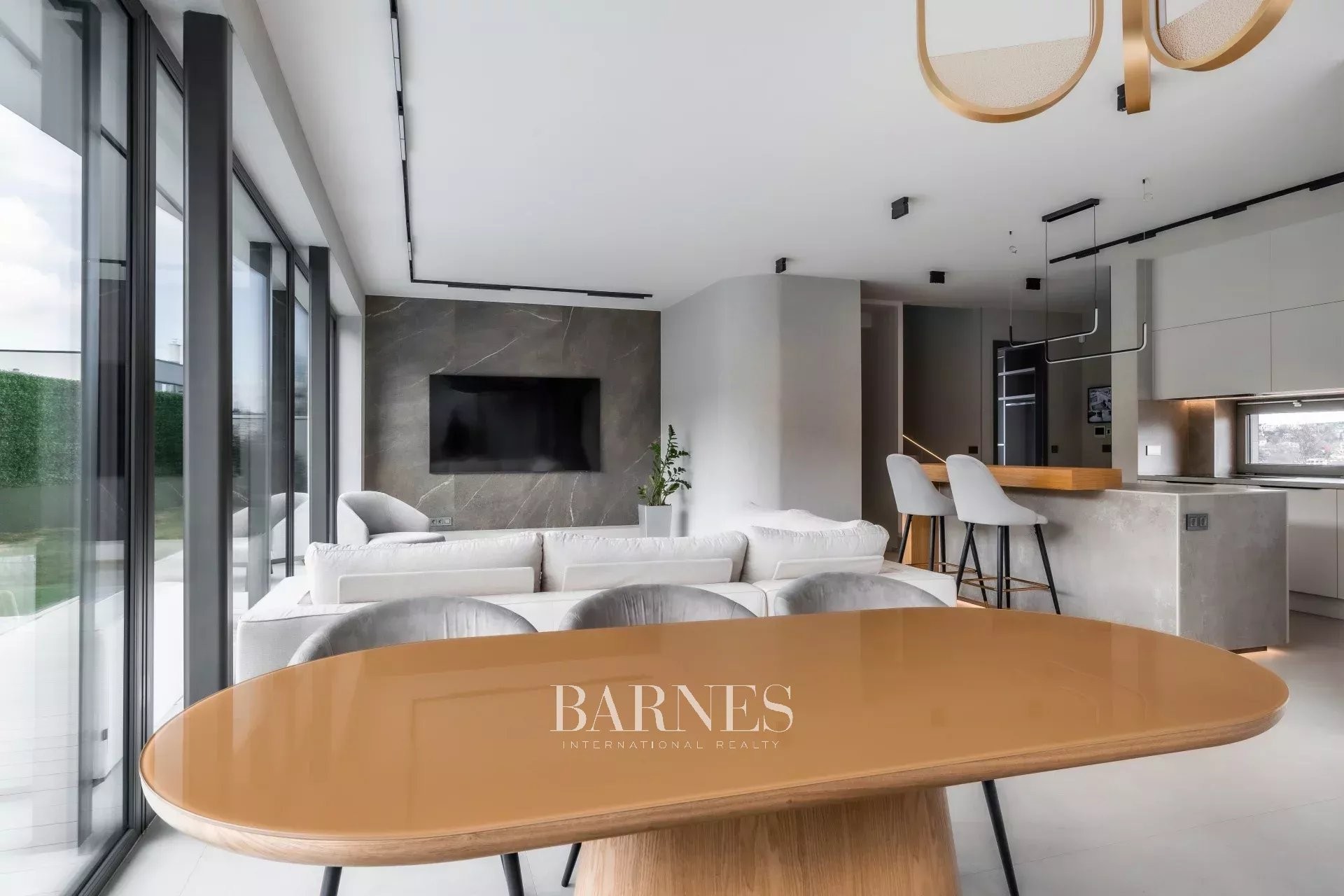 Panoramic Luxury Home at Harsánylejtő, with Garden and Pool - picture 10