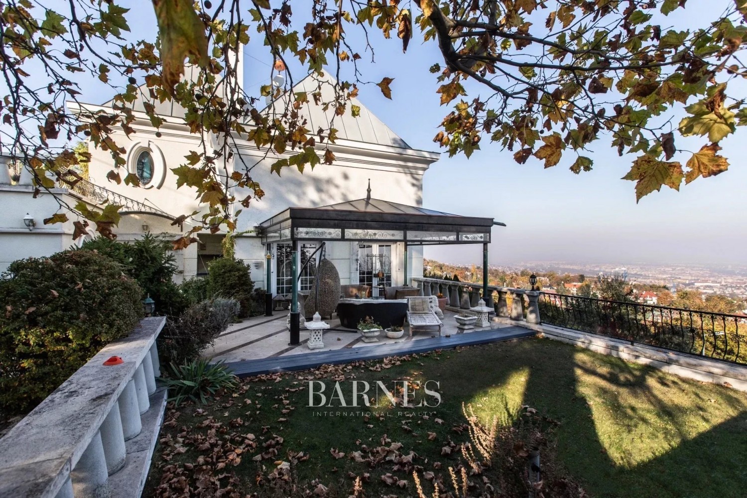 Prestigious villa on Széchenyi Hill with breathtaking panoramic view - picture 6
