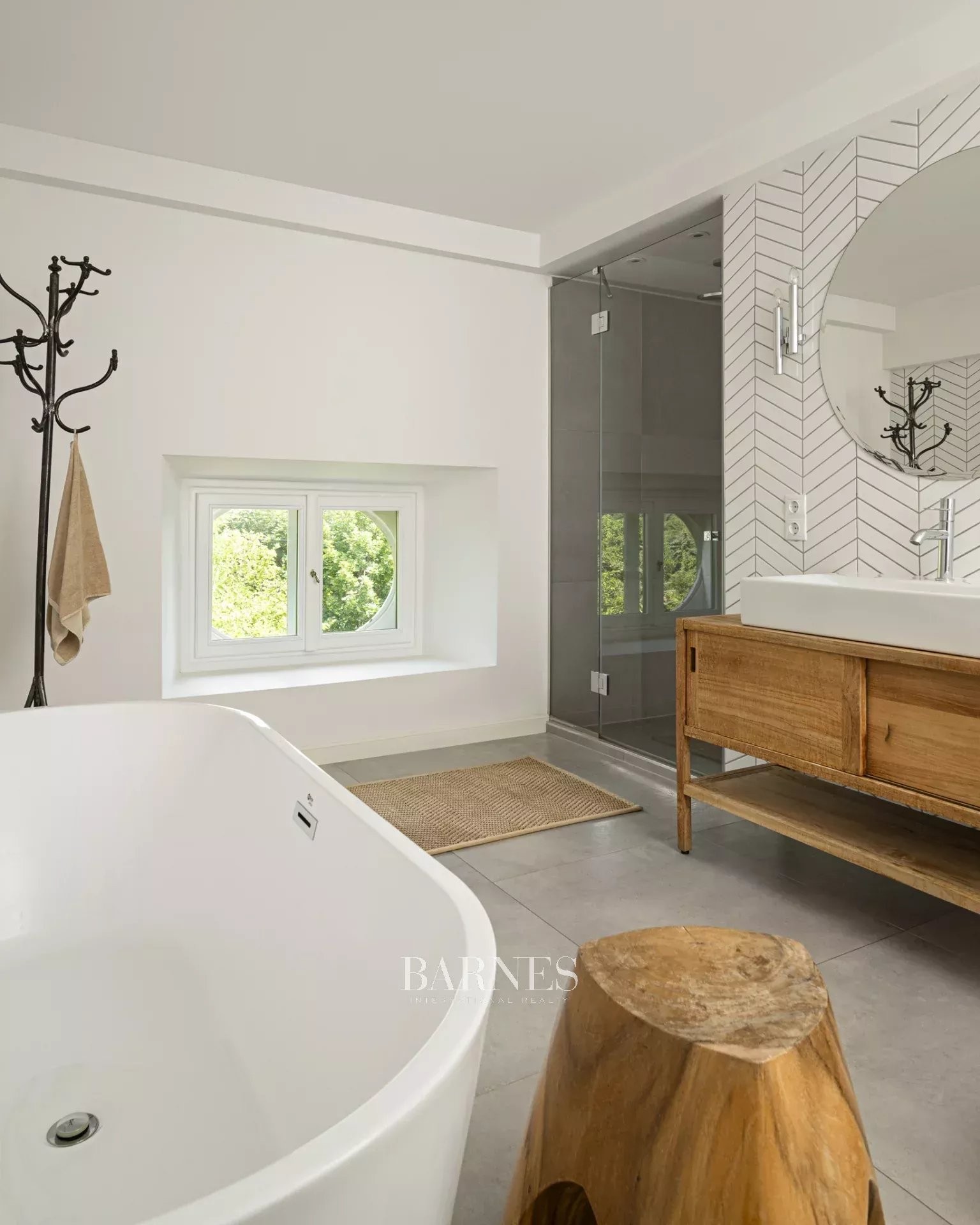 Elegantly renovated listed monument villa in the exclusive villa district of Hárshegy - picture 18