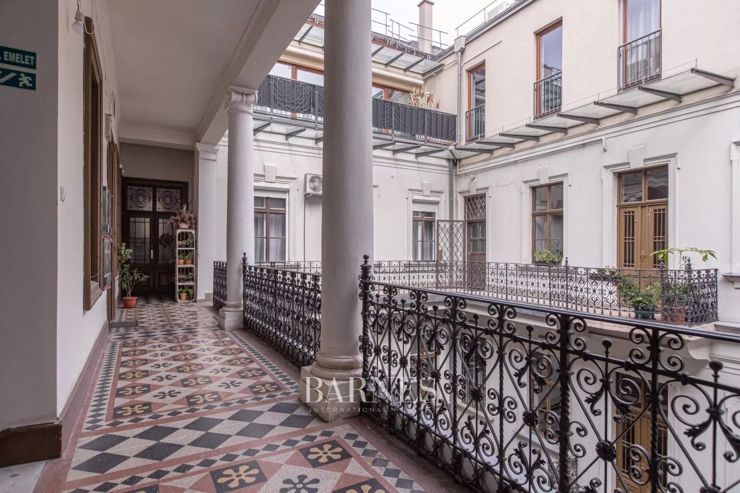 Kozmopolita életérzés az Andrássy úton - picture 16