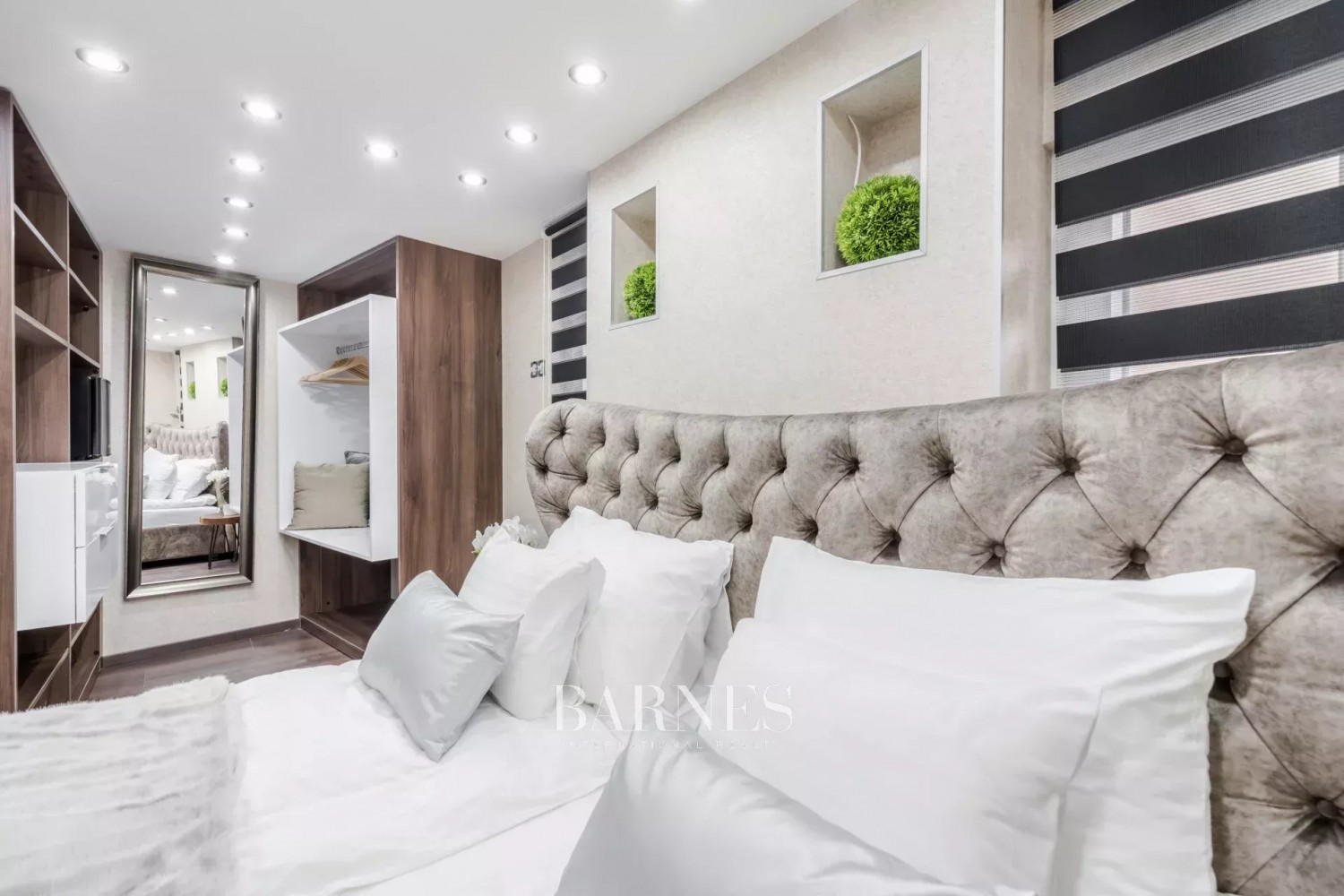 Two Airbnb apartments for sale in the 7th district, with windows facing Dohány Street - picture 20