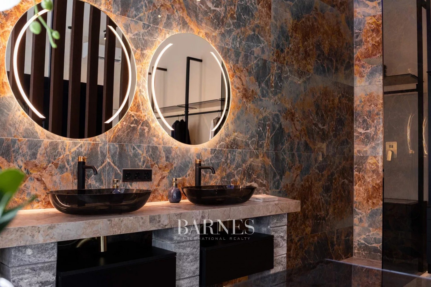 Living room + bedroom, furnished luxury apartment for sale in Váci Street - picture 3