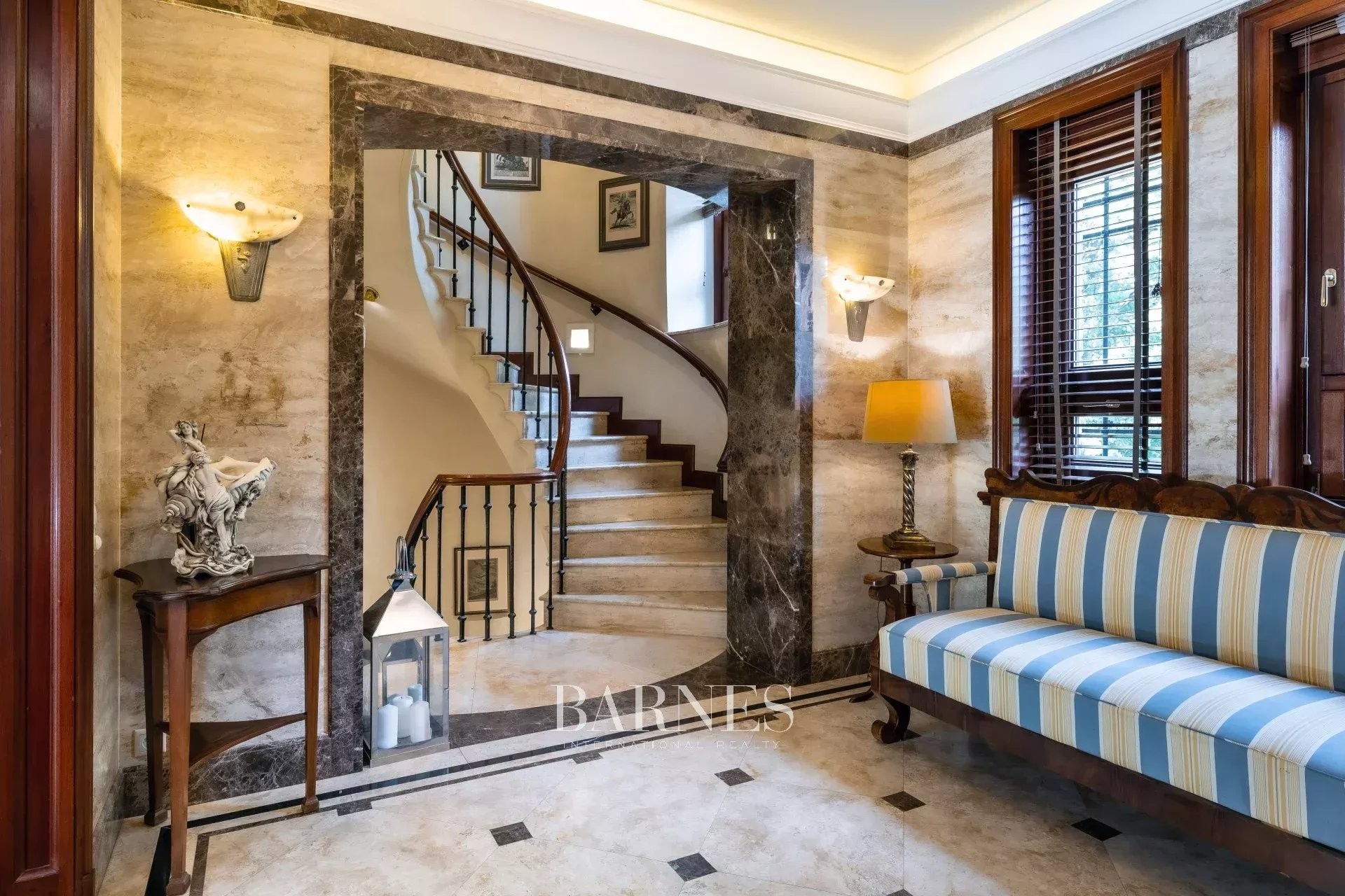 Tágas, elegáns hagulatú luxuslakás a II. kerület zöldövezetében - picture 29