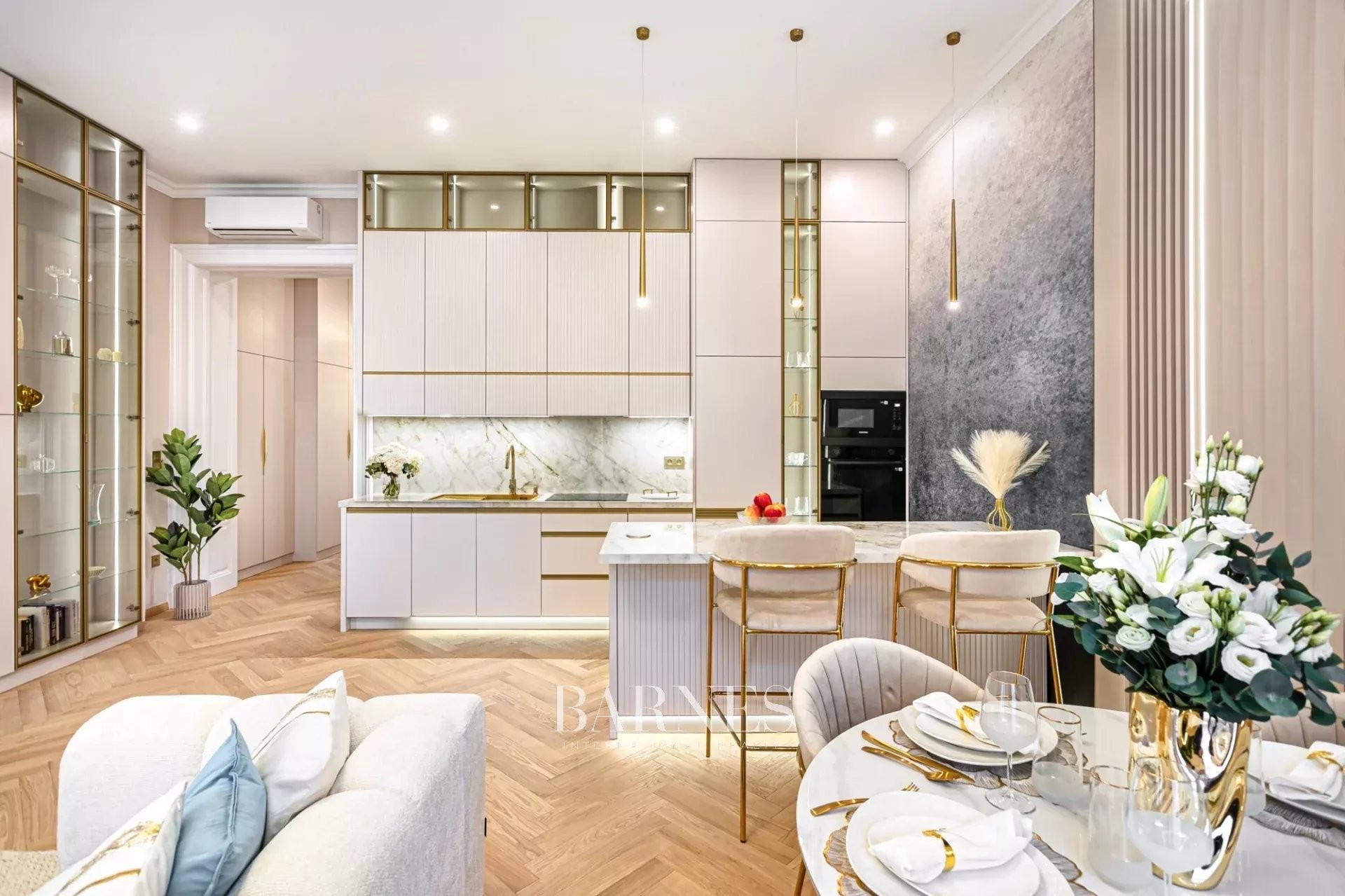 Prémium minőségben újjászületett polgári lakás kiváló elhelyezkedéssel - picture 3