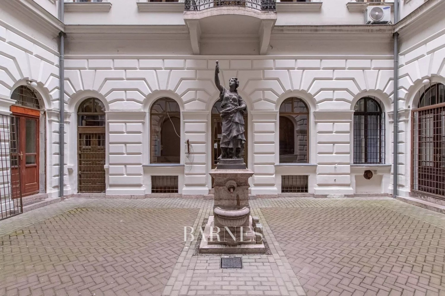 Kozmopolita életérzés az Andrássy úton - picture 17