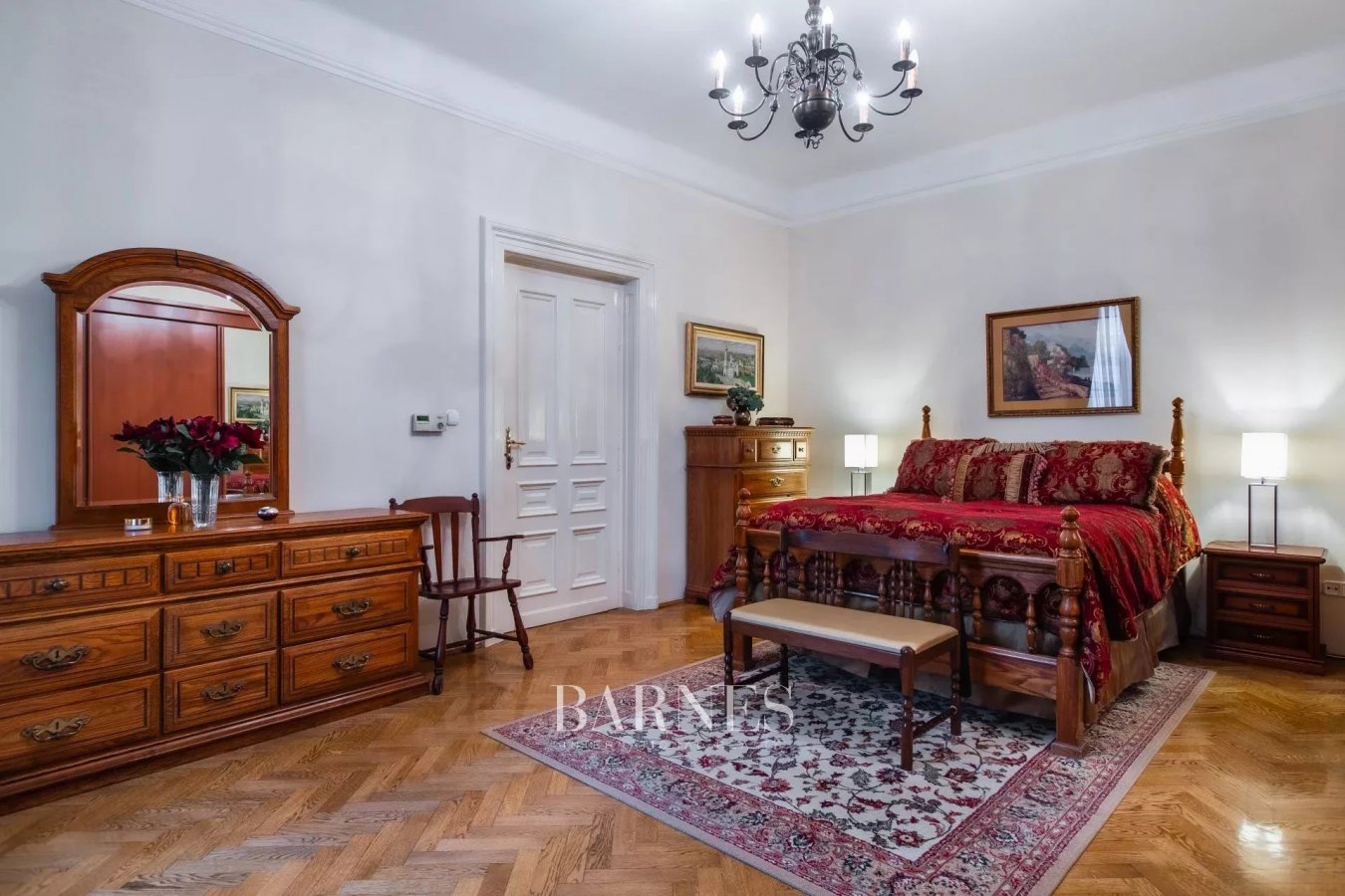 ​Beautifully restored 'true to age' bourgeois residence close to Andrássy Avenue - picture 17