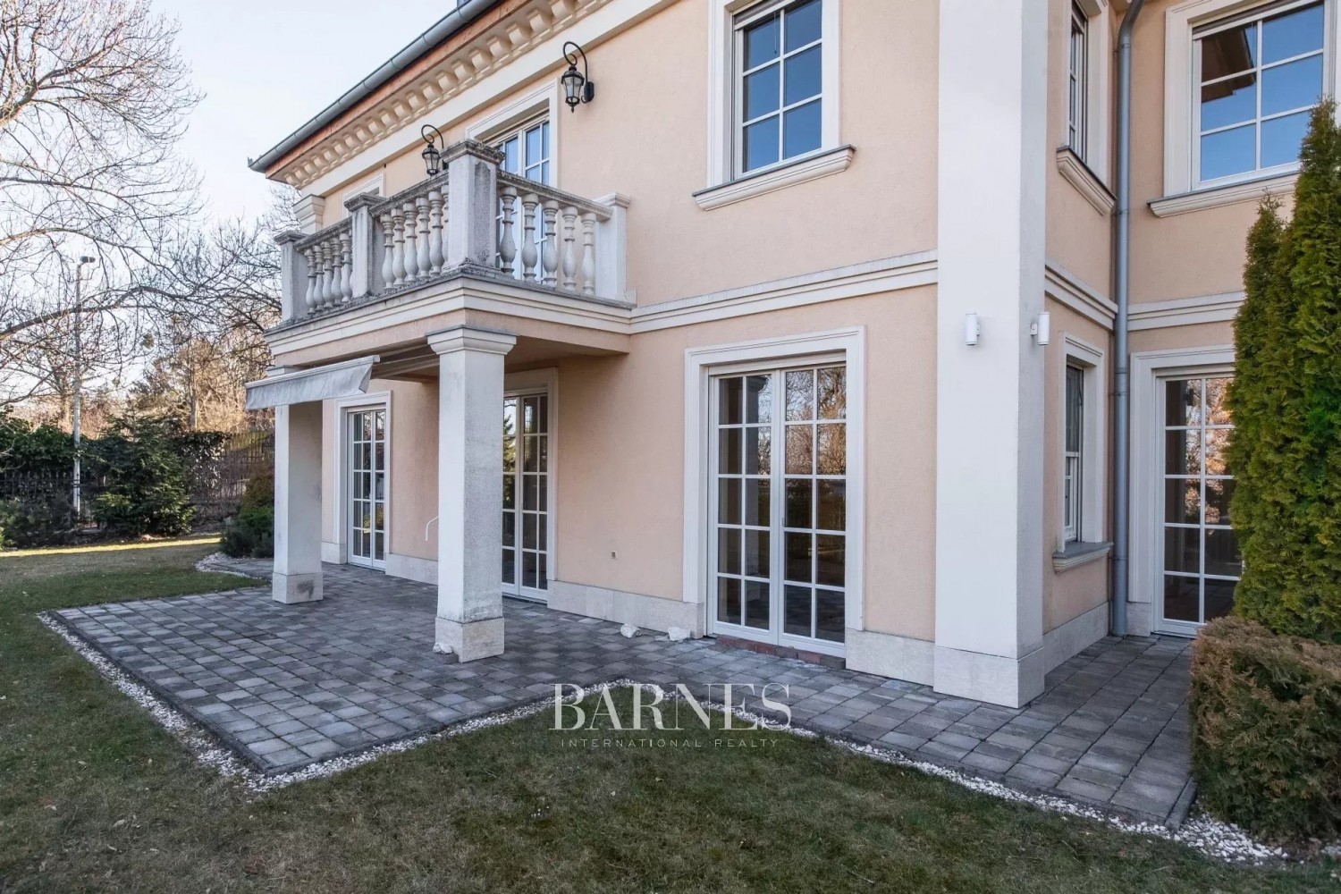 Egyedülálló budai panorámás villa kiadó - picture 19