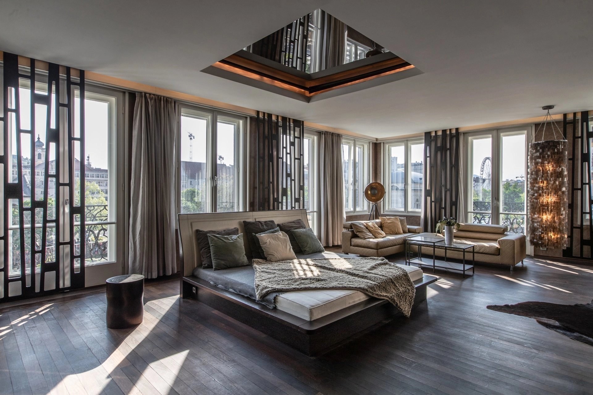 Designer Apartment with Panoramic Views in Central Budapest - picture 7