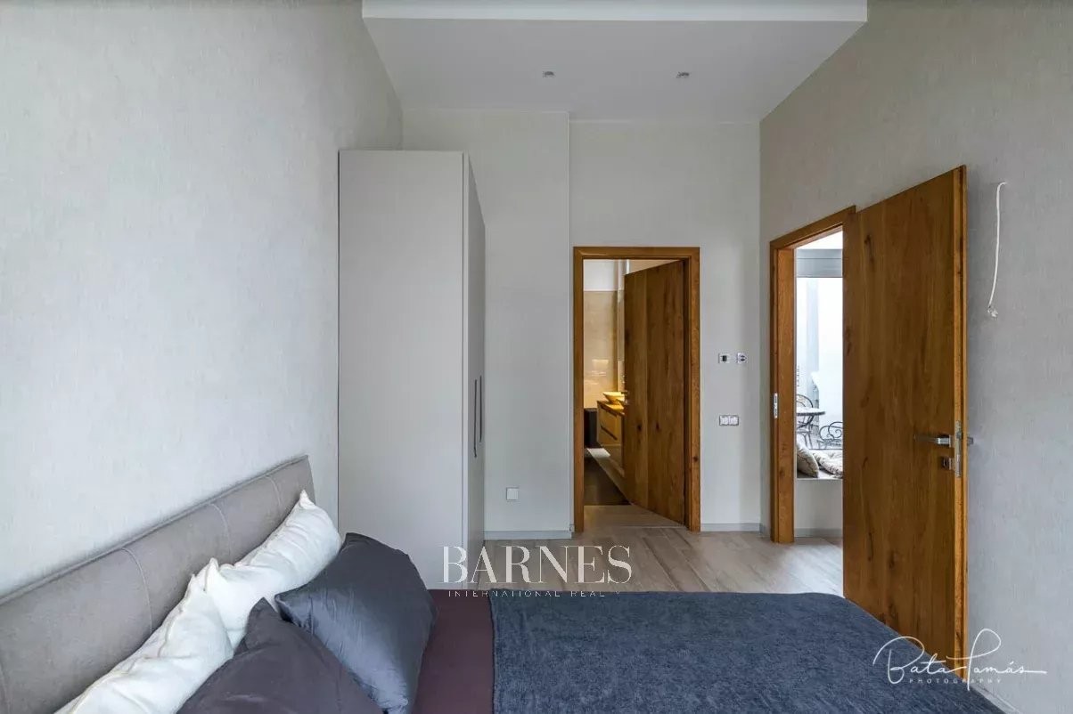3-bedroom penthouse with roof terrace and panoramic view to  Basilica - picture 15