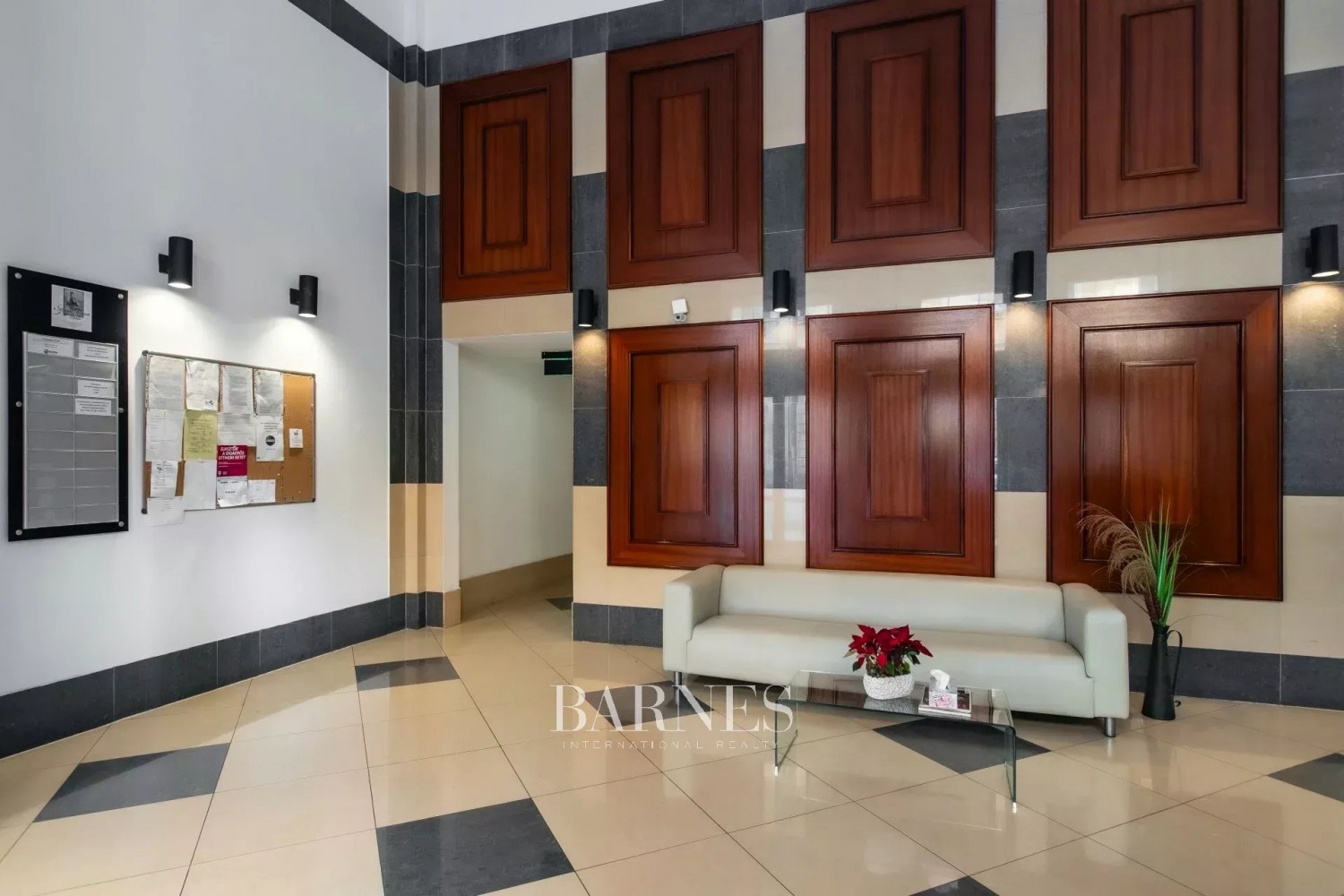 Modern apartment with terrace, panoramic view near Abdrássy út and Kodály körönd - picture 18