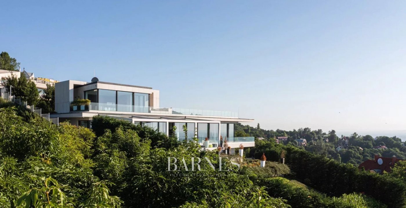 Extravagant Minimal-style Villa on Széchenyi Hill - picture 5