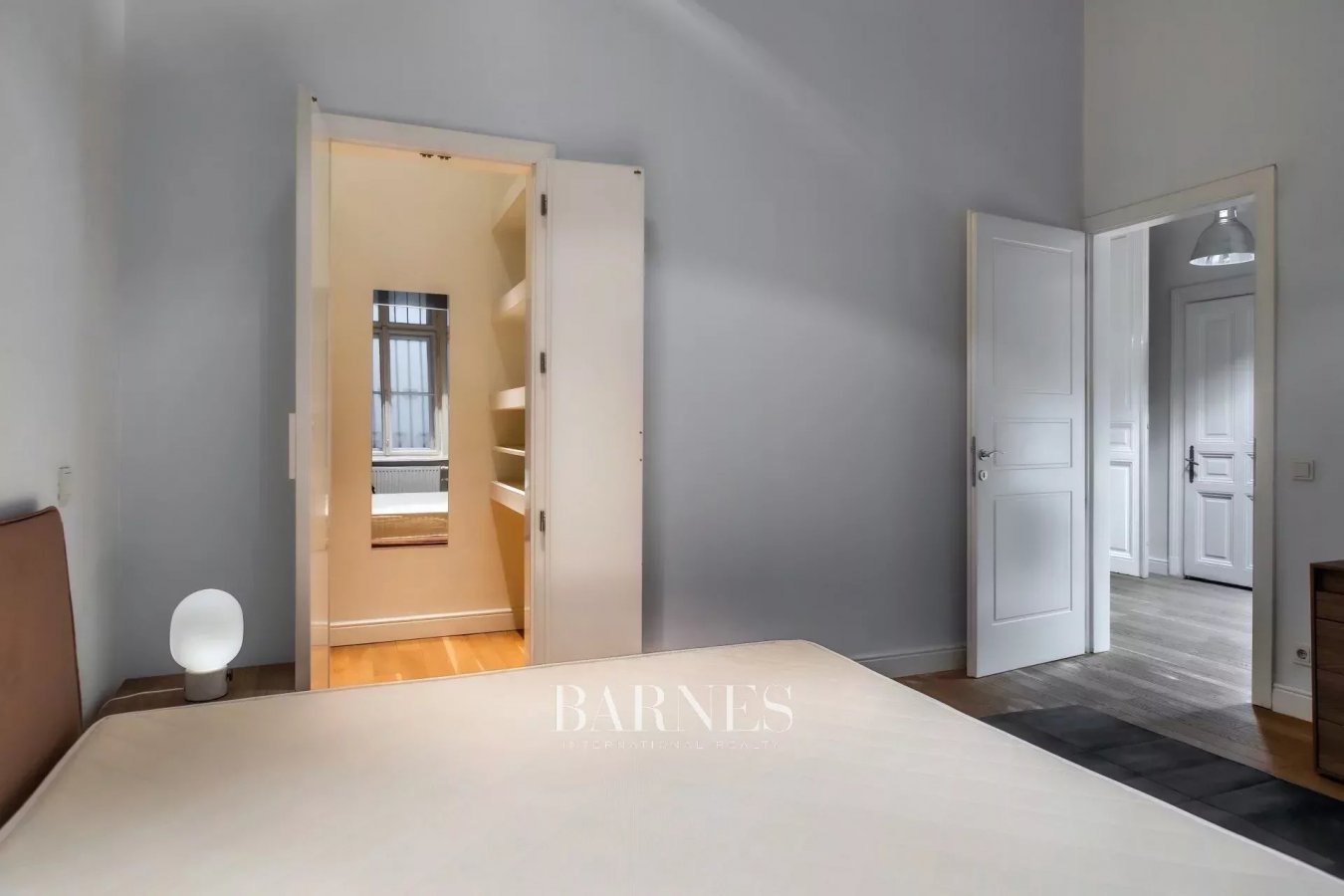 Luxury Apartment in the Heart of Budapest - Exceptional Investment Opportunity - picture 10