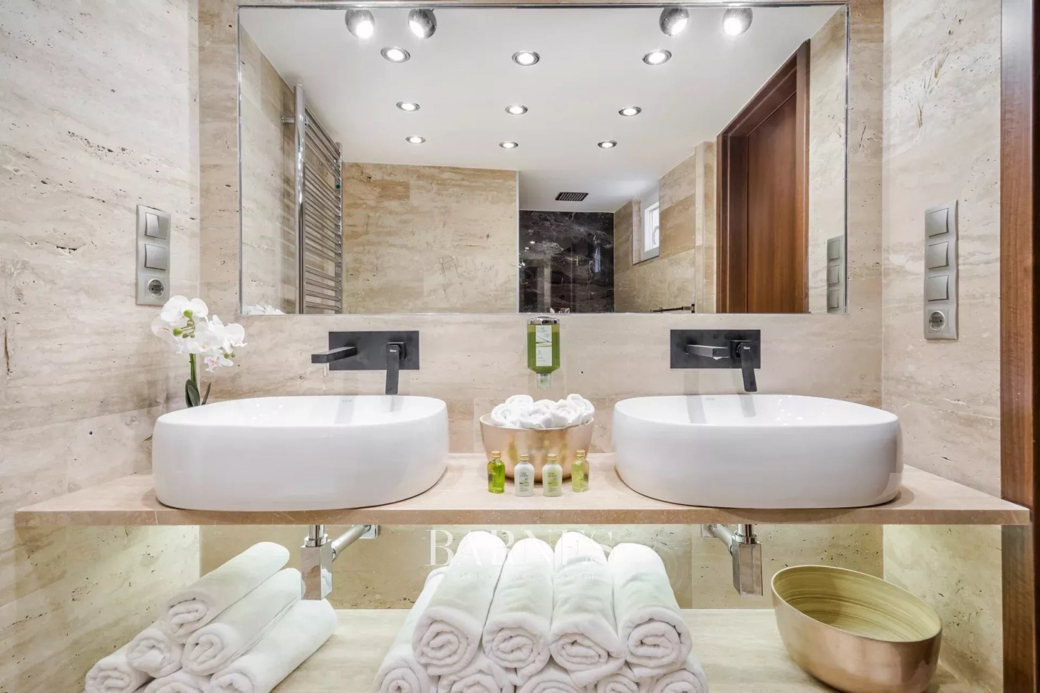 Two Airbnb apartments for sale in the 7th district, with windows facing Dohány Street - picture 13