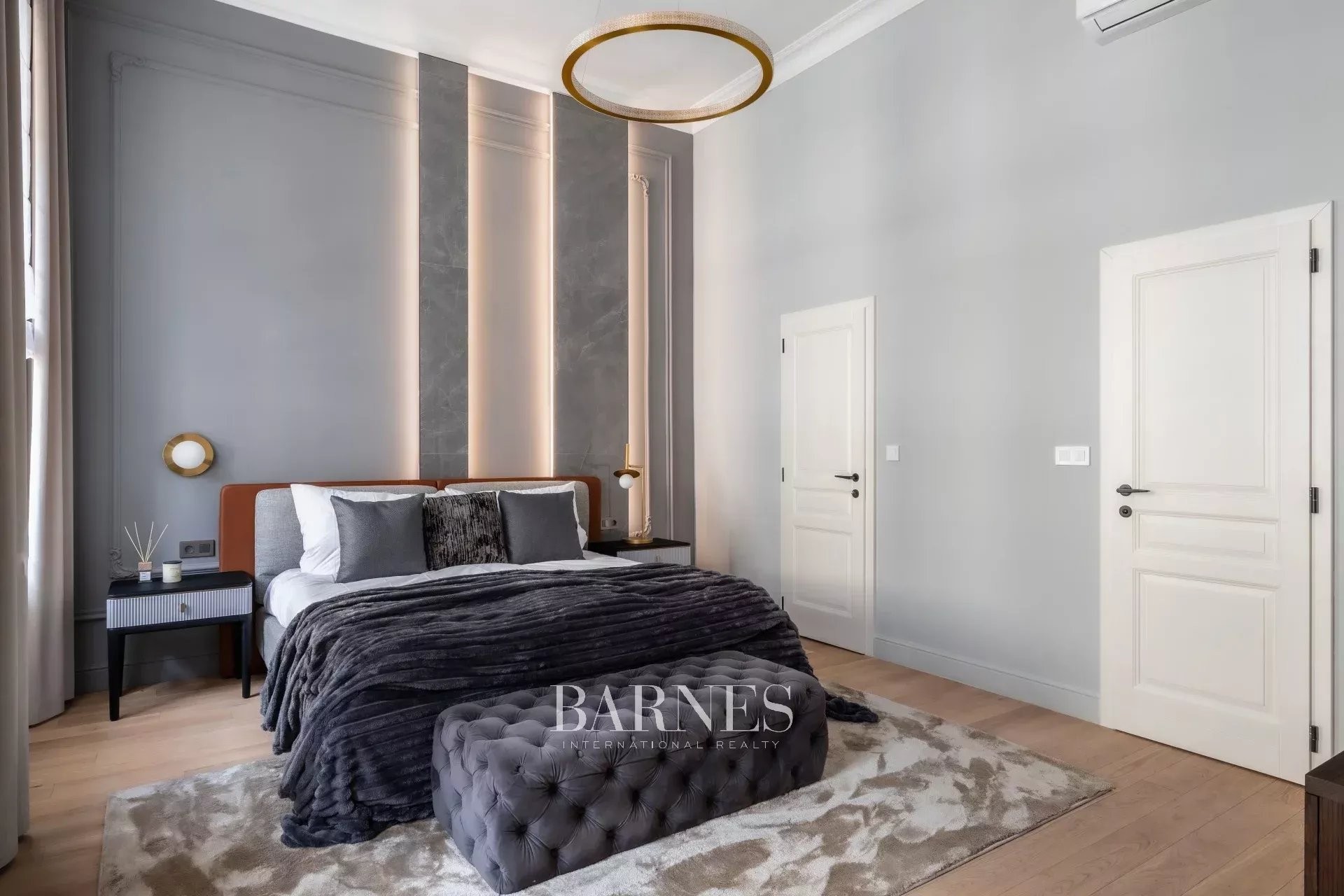 EXCLUSIVE LUXURY APARTMENT ON VÁCI STREET – PREMIUM QUALITY, TIMELESS ELEGANCE - picture 9