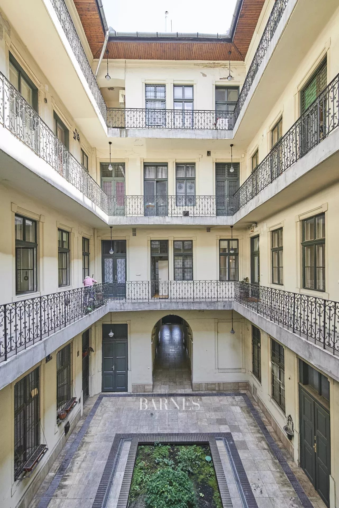 Elegáns nagypolgári lakás kiadó  az Andrássy út és a Bazilika szomszédságában - picture 11