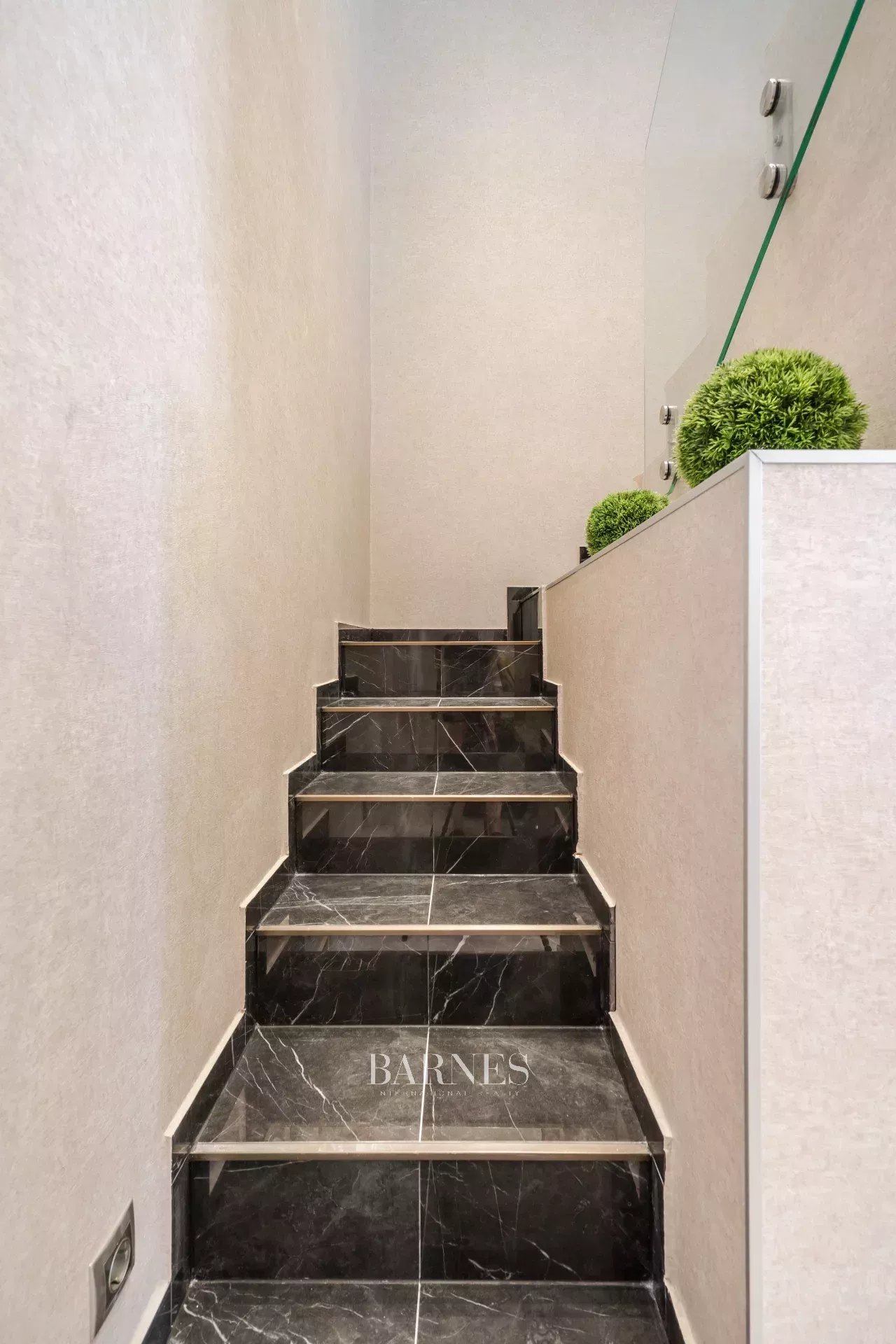 Two Airbnb apartments for sale in the 7th district, with windows facing Dohány Street - picture 10