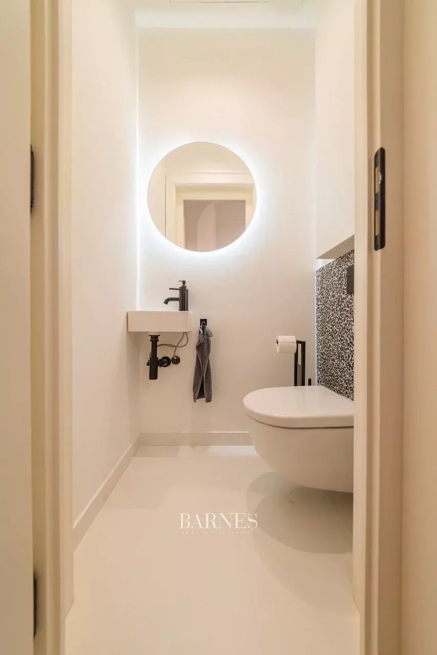 For Rent: Luxury Two-Bedroom Apartment in a Prime Location on József Nádor square - picture 21