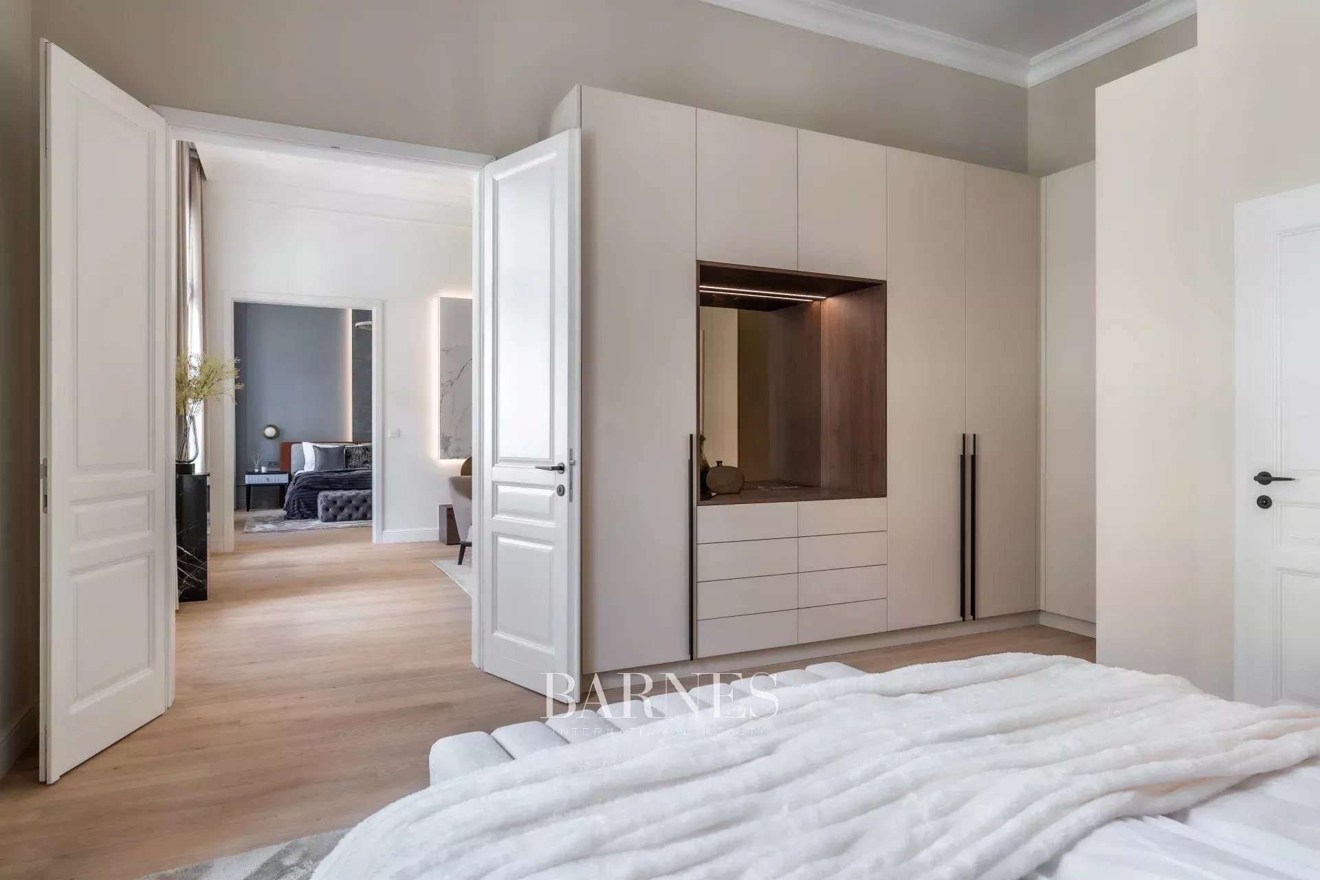 EXCLUSIVE LUXURY APARTMENT ON VÁCI STREET – PREMIUM QUALITY, TIMELESS ELEGANCE - picture 8