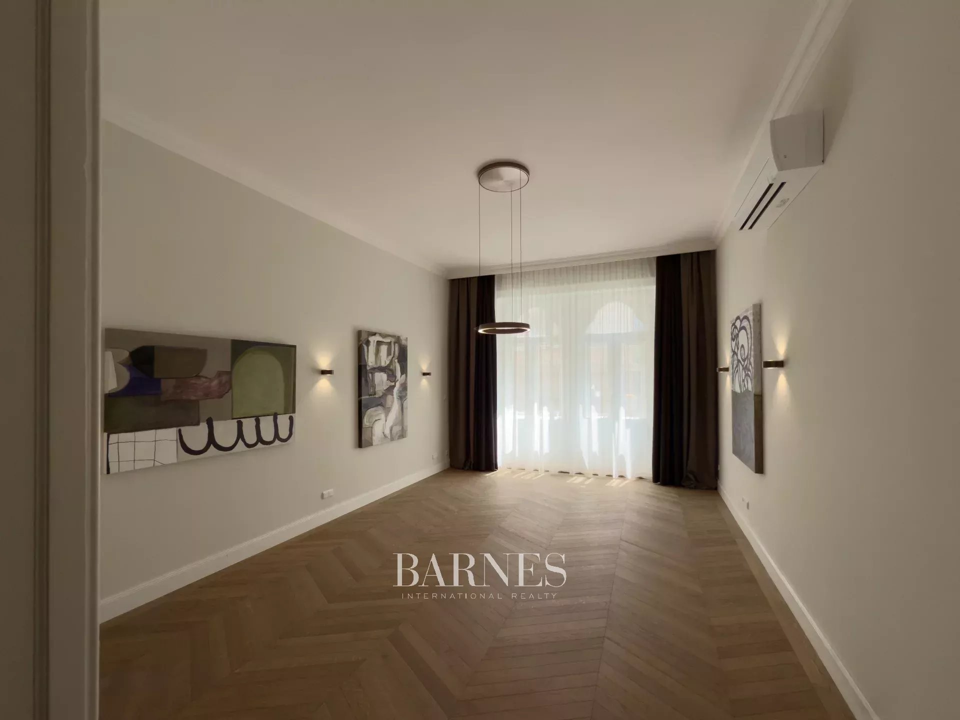 Prestigious apartment for rent near Andrássy Avenue and St. Stephen’s Basilica - picture 10