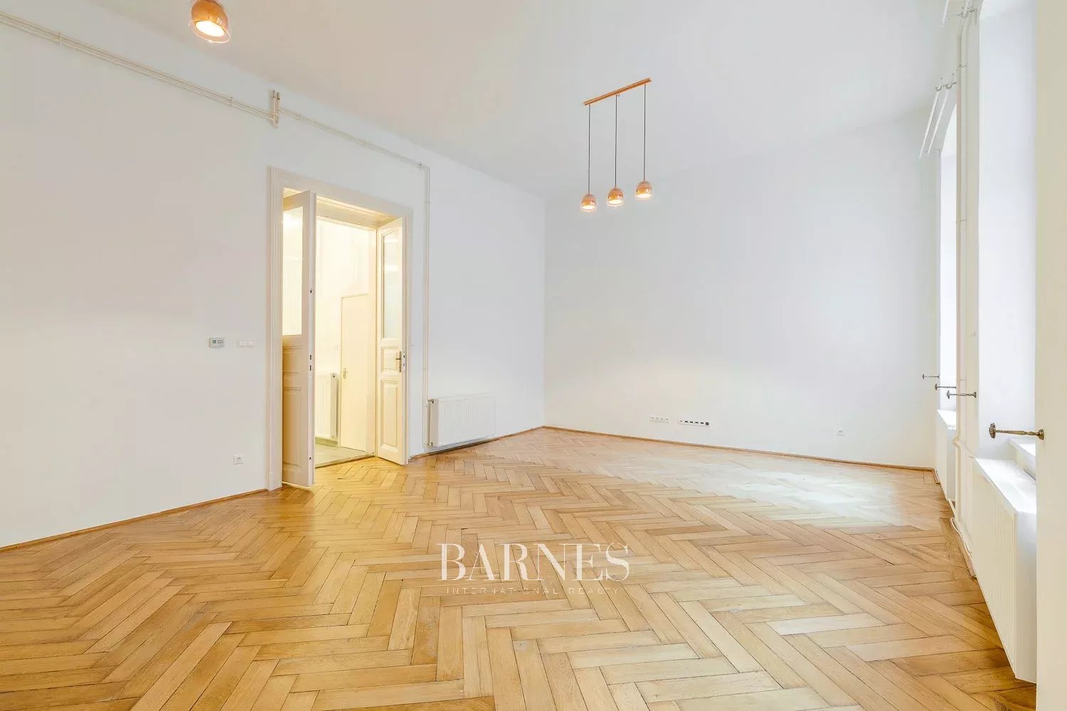 Andrássy úti lakás felújított műemlék épületben - picture 5