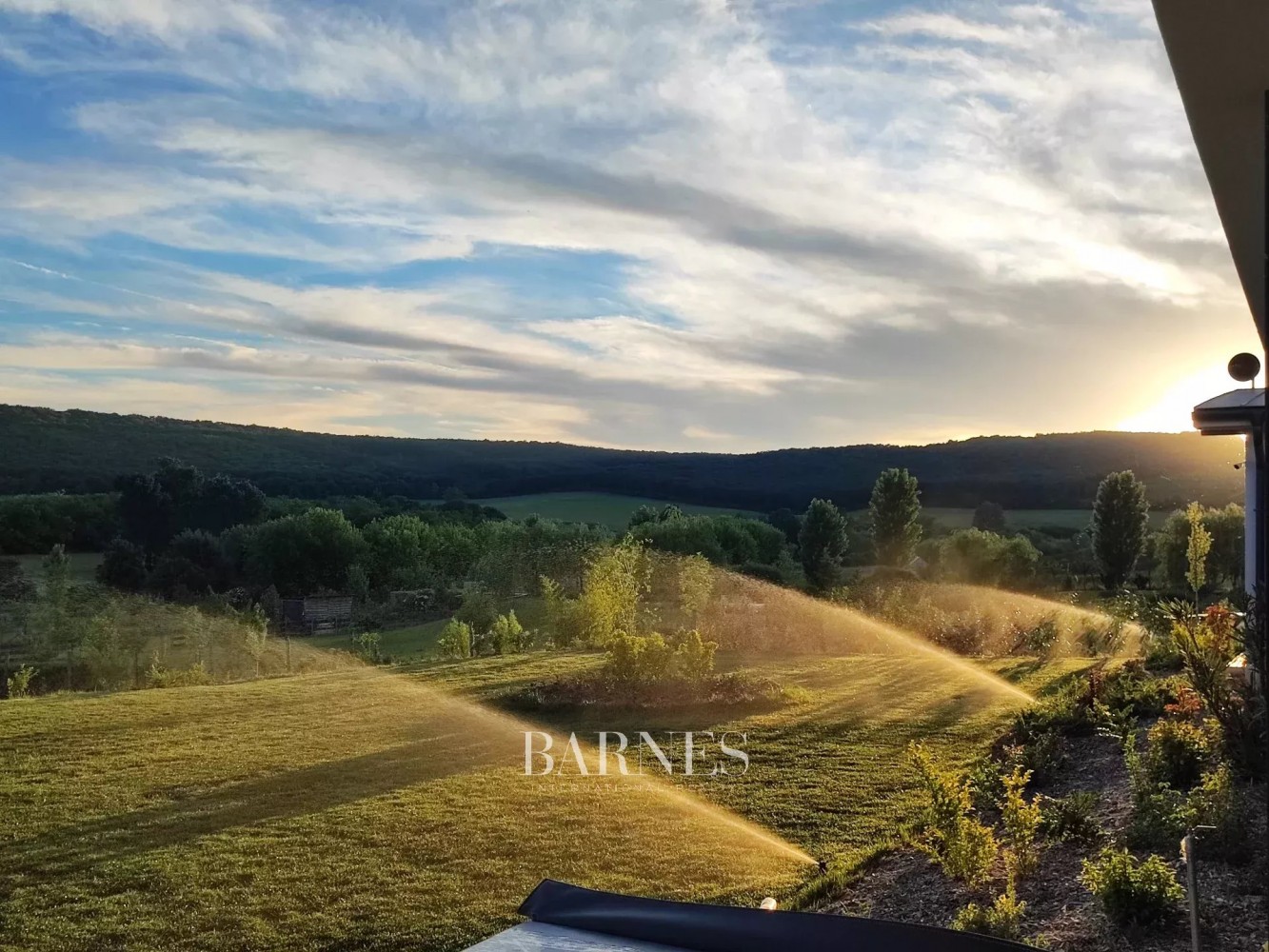Magical Estate for Sale Embraced by Forest in Törökbálint - picture 13