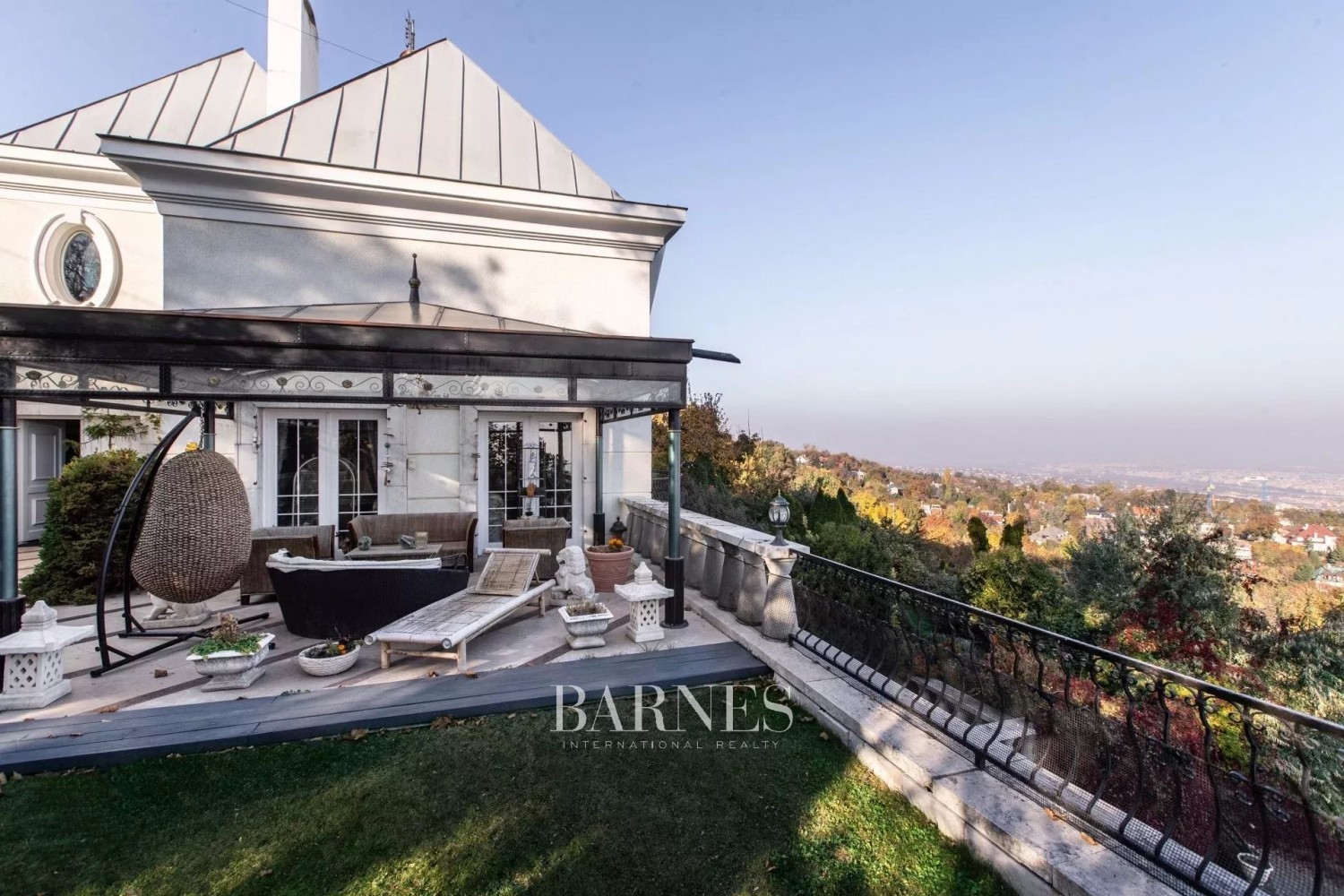 Prestigious villa on Széchenyi Hill with breathtaking panoramic view - picture 7