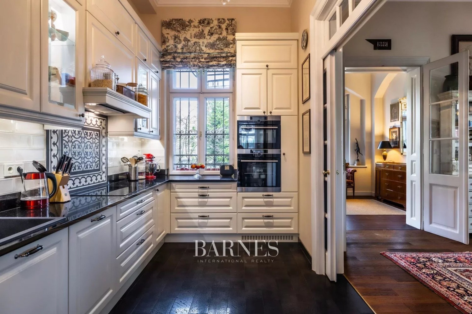 Swiss-Style Villa with Art Nouveau Motifs on Sváb hill - picture 7