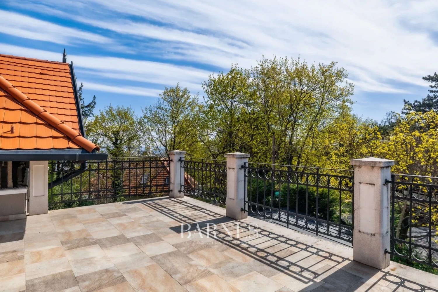 Swiss-Style Villa with Art Nouveau Motifs on Sváb hill - picture 18