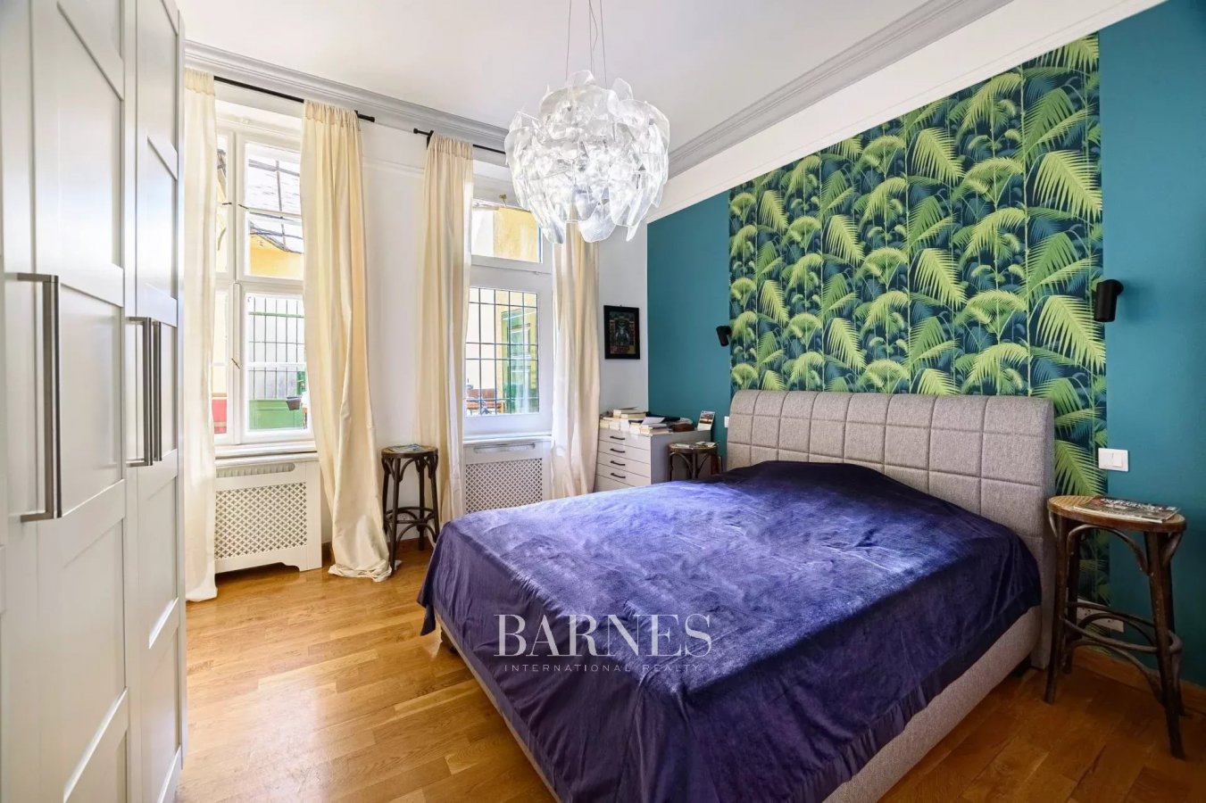 Windows overlooking Károlyi Garden: Parisian atmosphere in the downtown - picture 12