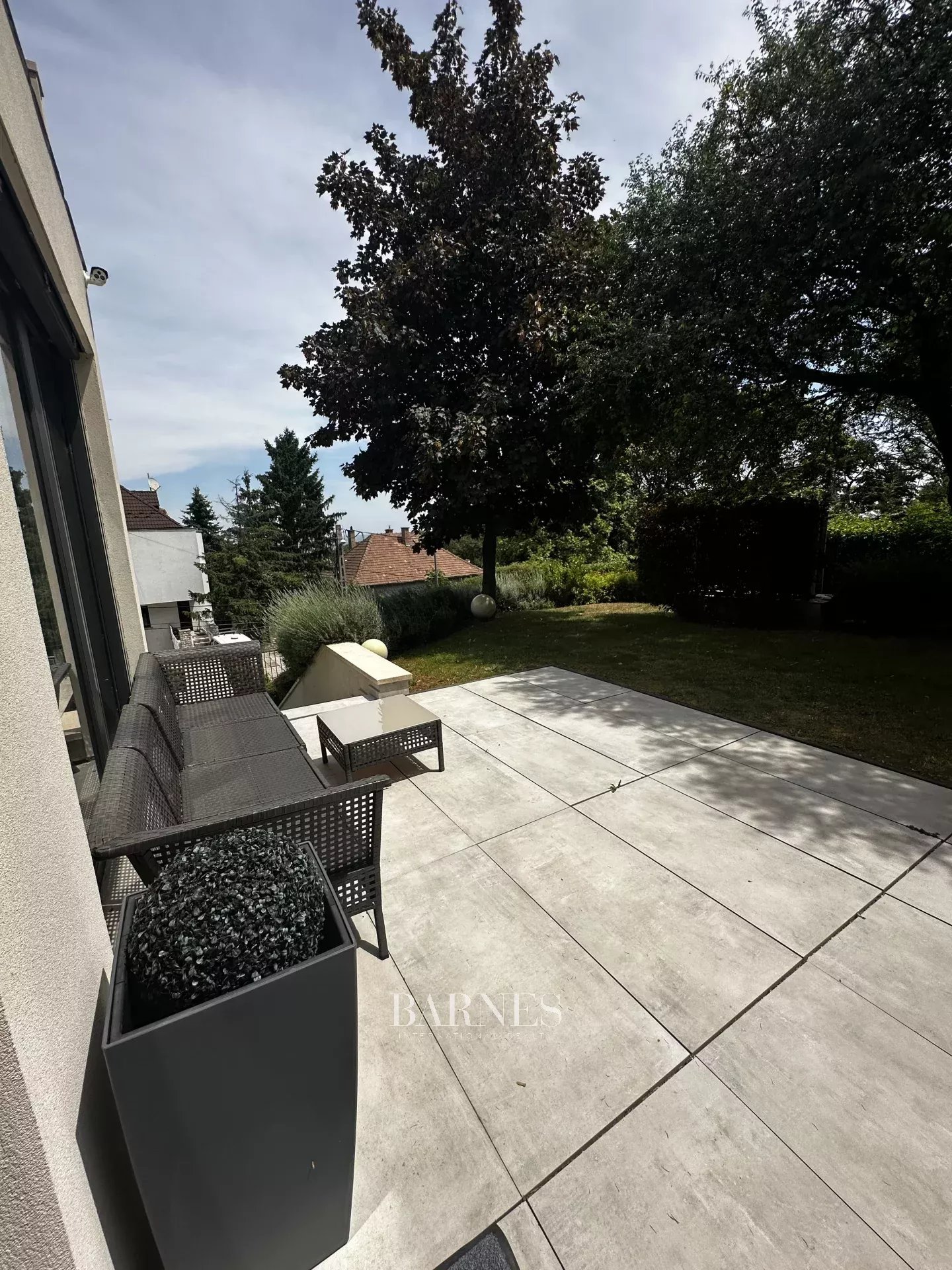 Kiadó irodaépület/cégközpont a XII. kerületben, az Orbánhegyen - picture 19