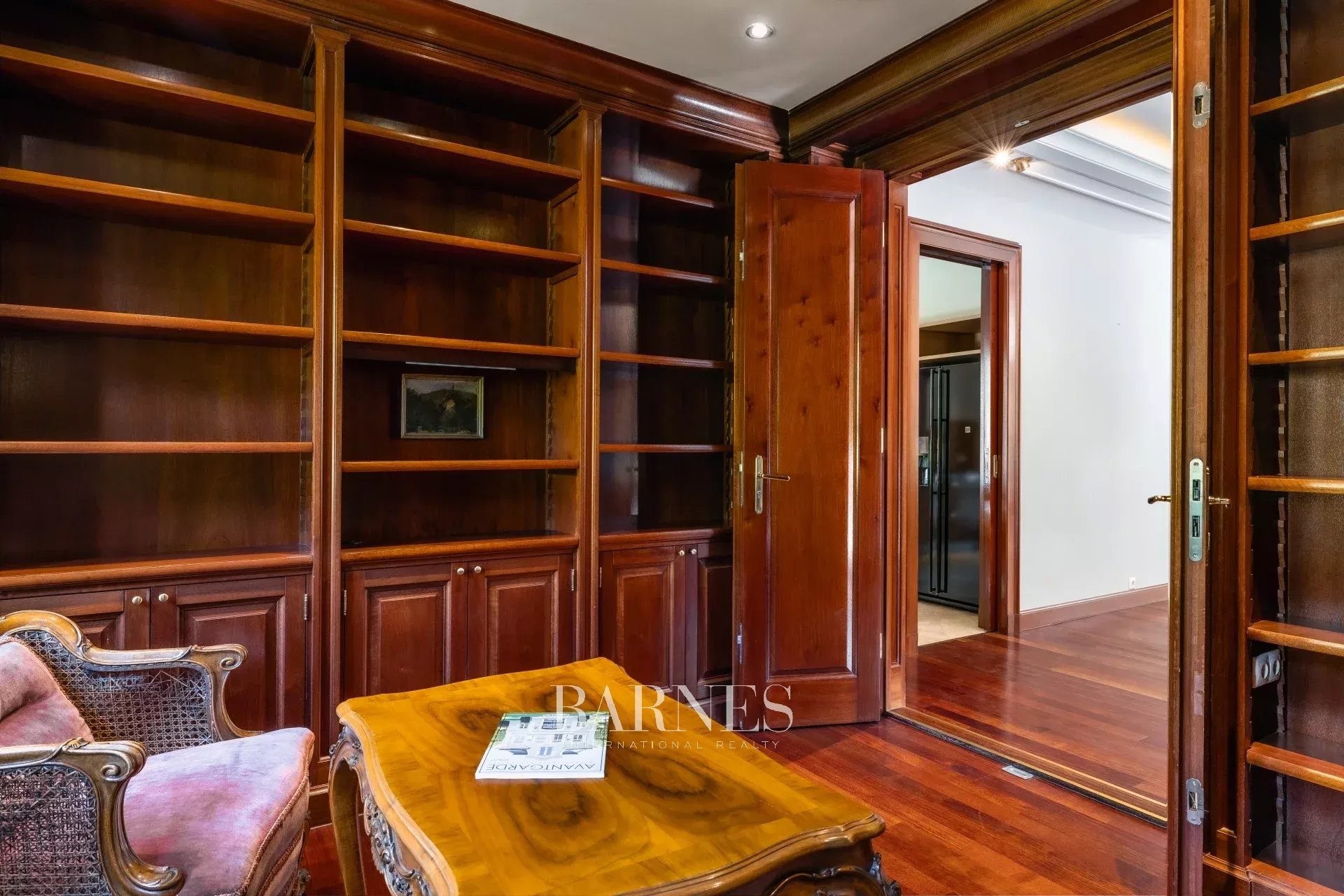 Tágas, elegáns hagulatú luxuslakás a II. kerület zöldövezetében - picture 11
