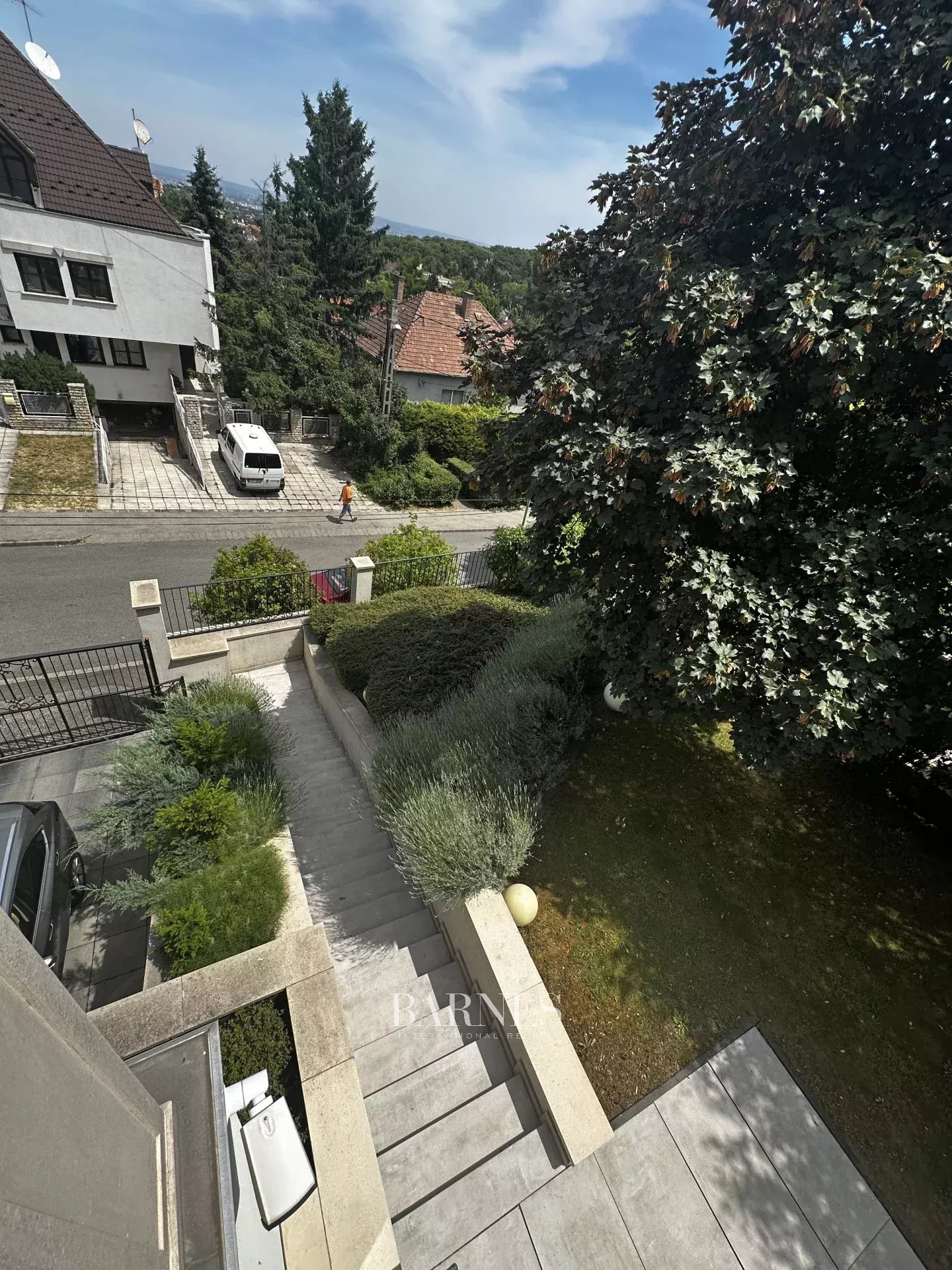 Kiadó irodaépület/cégközpont a XII. kerületben, az Orbánhegyen - picture 17