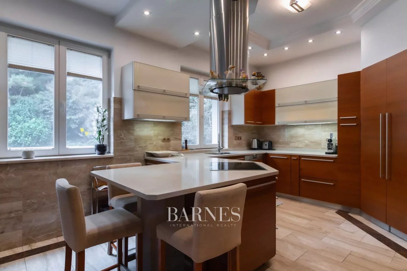 Classical panoramic family villa with exclusive Buda side location - picture 12