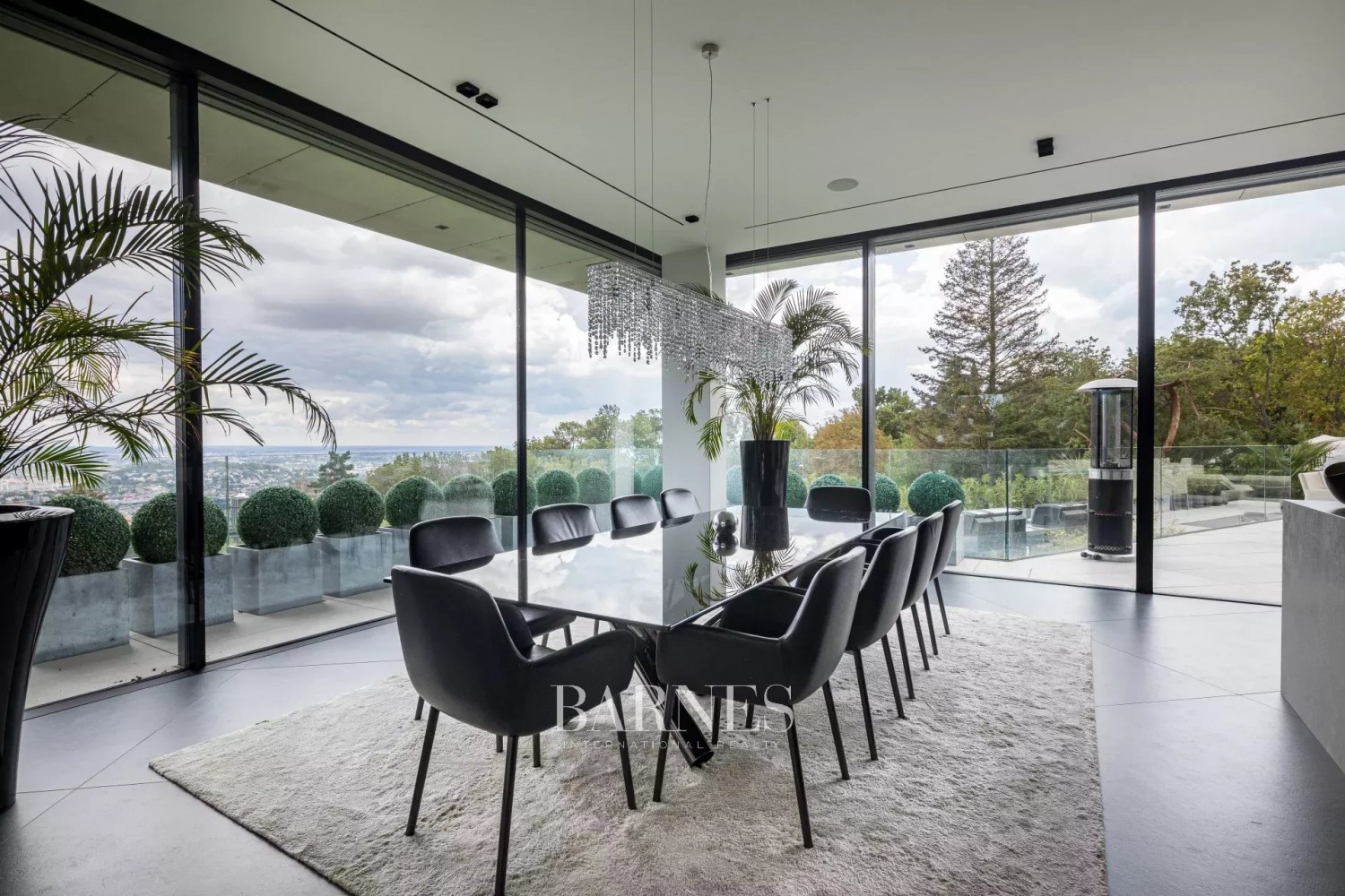 Stunning Villa on Márton Hill with Breathtaking Panoramic View - picture 14