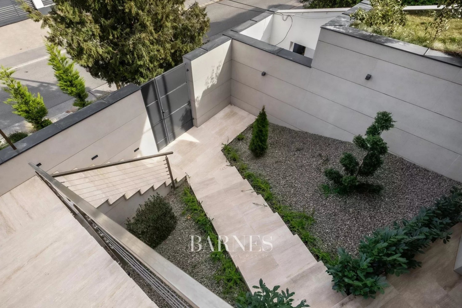 MODERN FAMILY HOUSE WITH SWIMMING POOL AND BEAUTIFUL PANORAMIC VIEW - picture 18