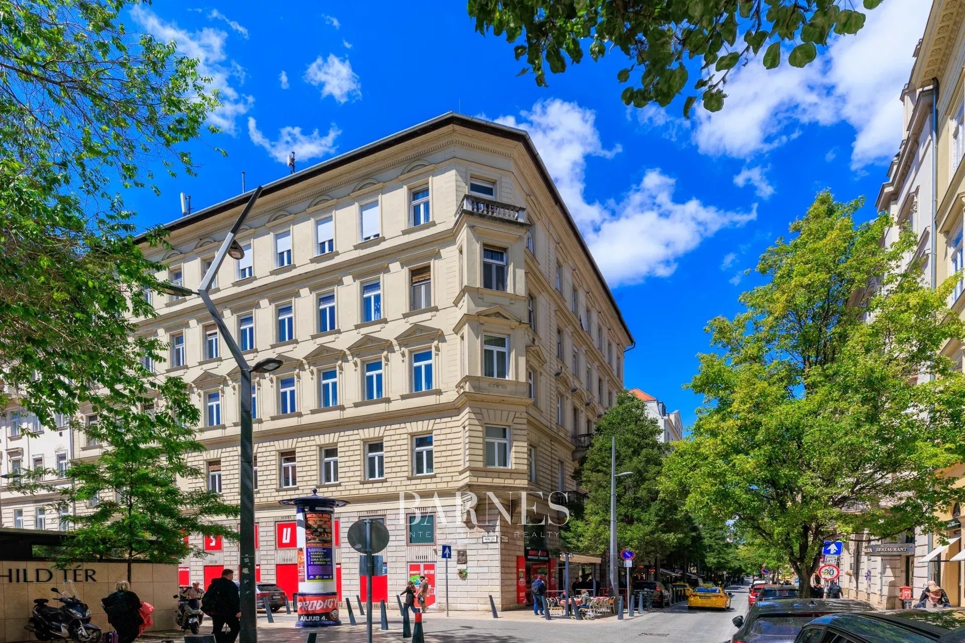 Exceptional Corner Apartment for Sale in the Heart of Budapest, District 5 - picture 28