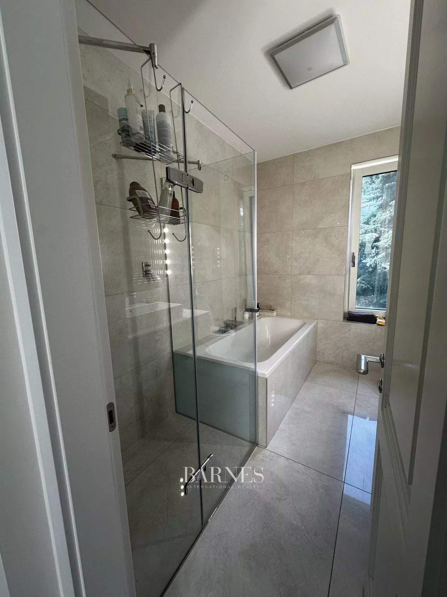 Kiadó irodaépület/cégközpont a XII. kerületben, az Orbánhegyen - picture 12