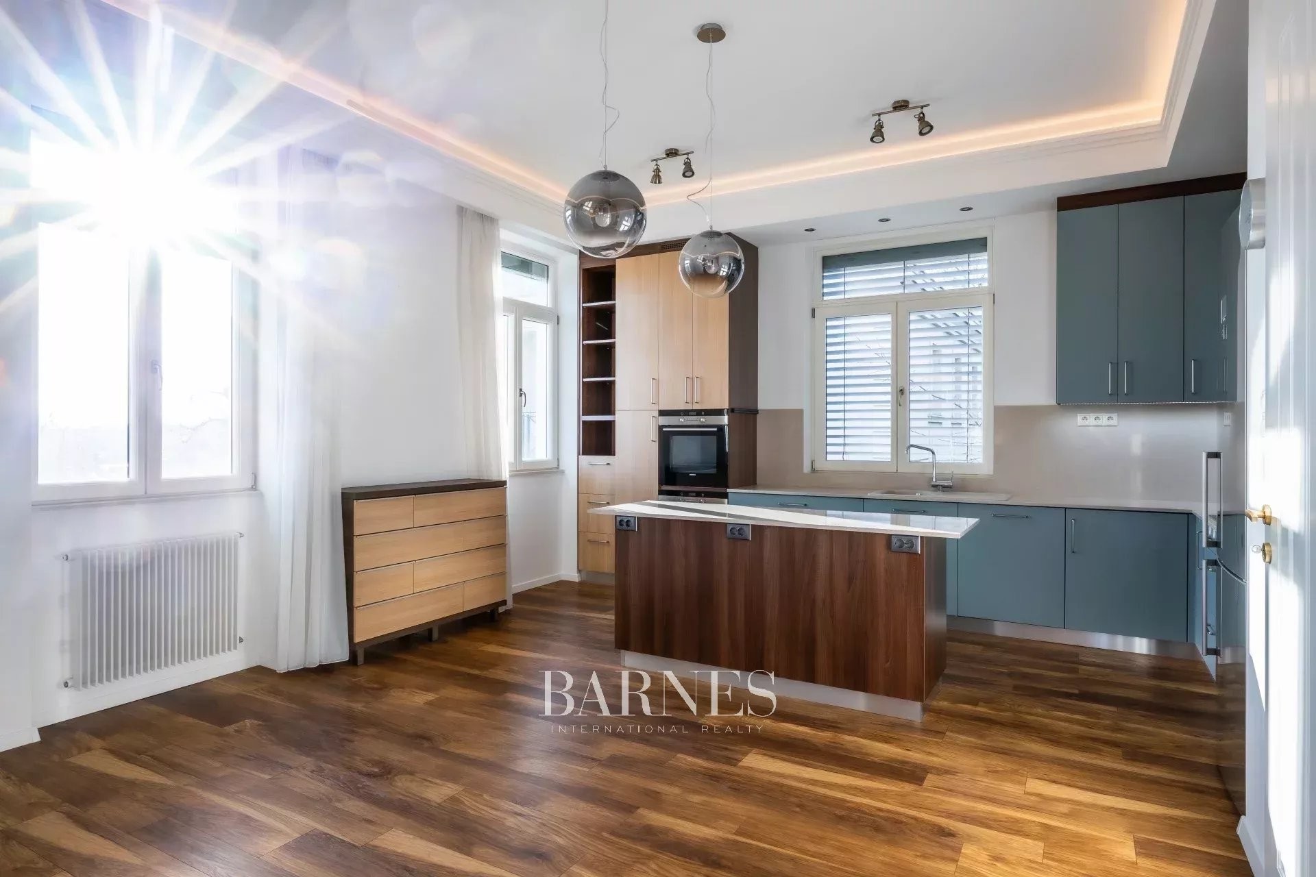 Kiadó: Panorámás, 3 hálószobás villalakás a Gellérthegy egyik csendes utcájában - picture 8