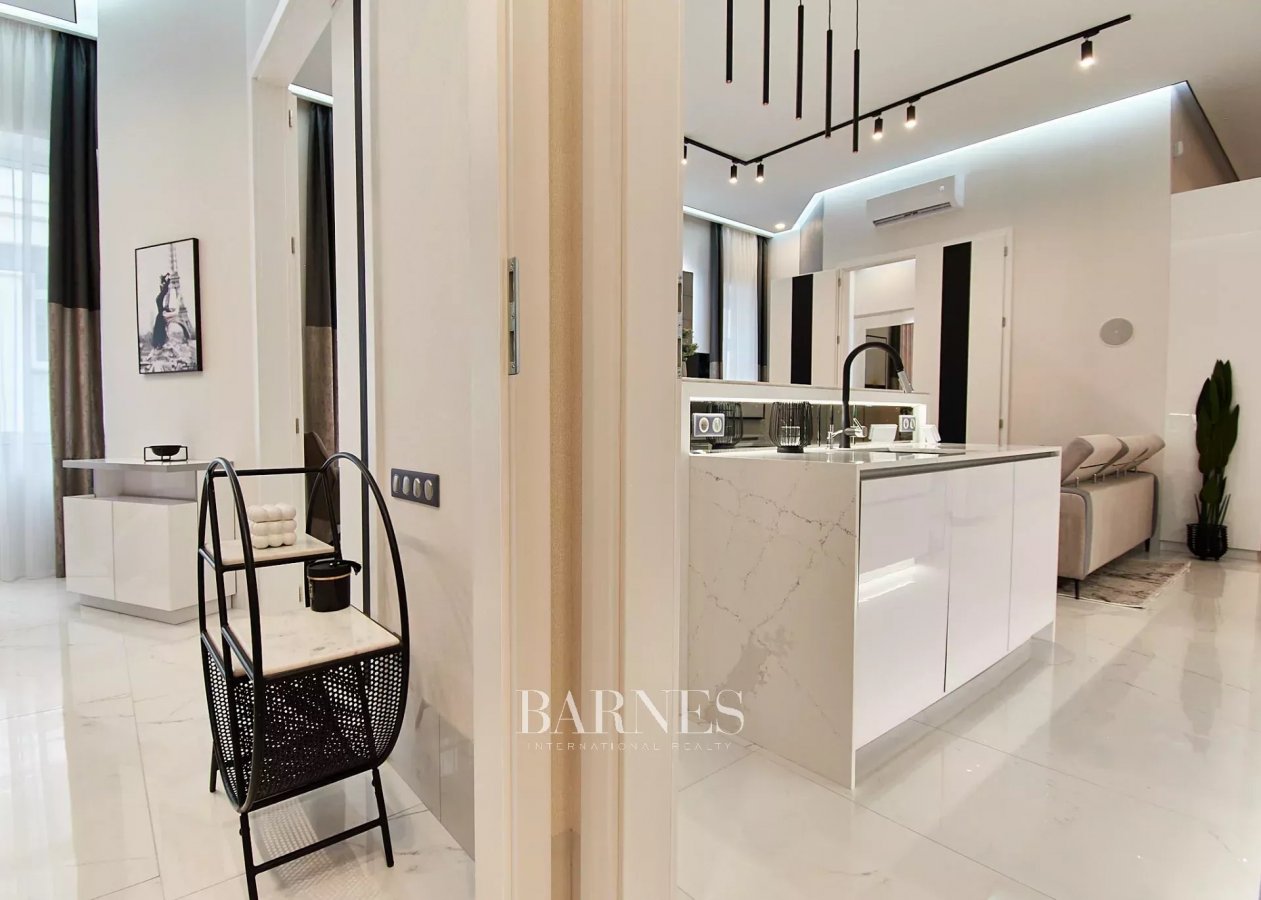 3 Bedroom, furnished luxury apartment in the heart of the City - picture 13