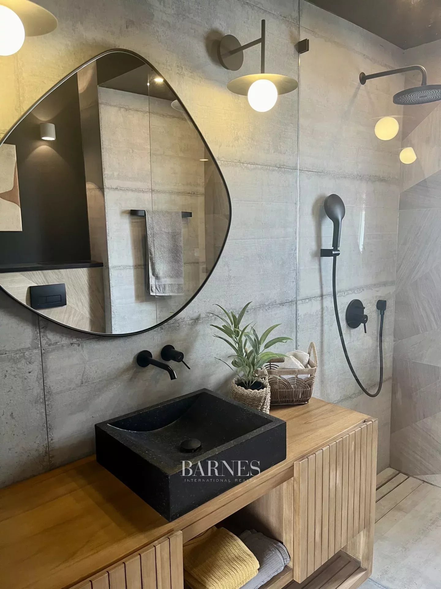 Kiadó három hálós, PANORÁMÁS, dupla teraszos lakás, heti takarítással a belvárosban! - picture 8