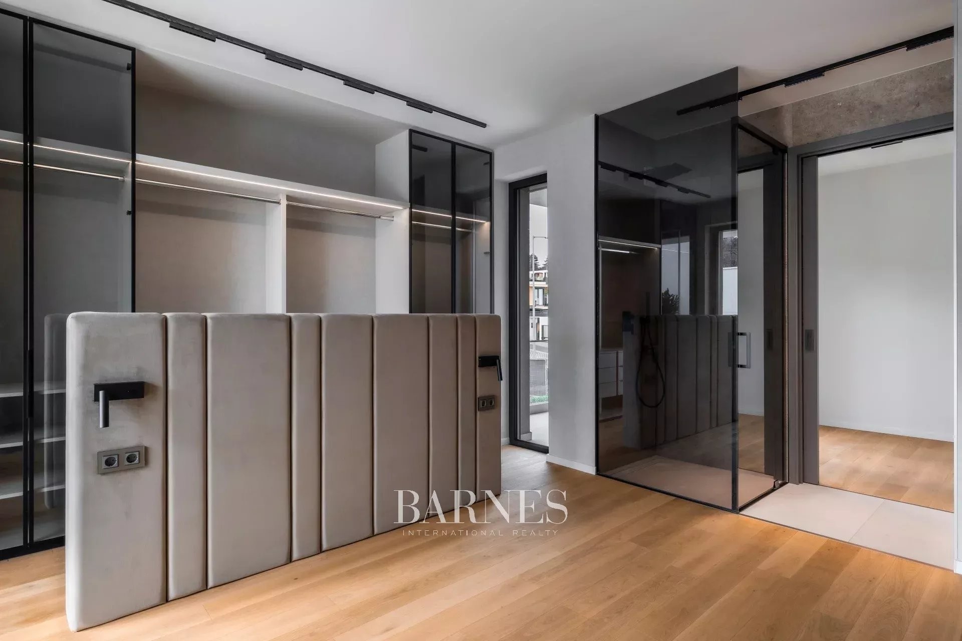 Panoramic Luxury Home at Harsánylejtő, with Garden and Pool - picture 21