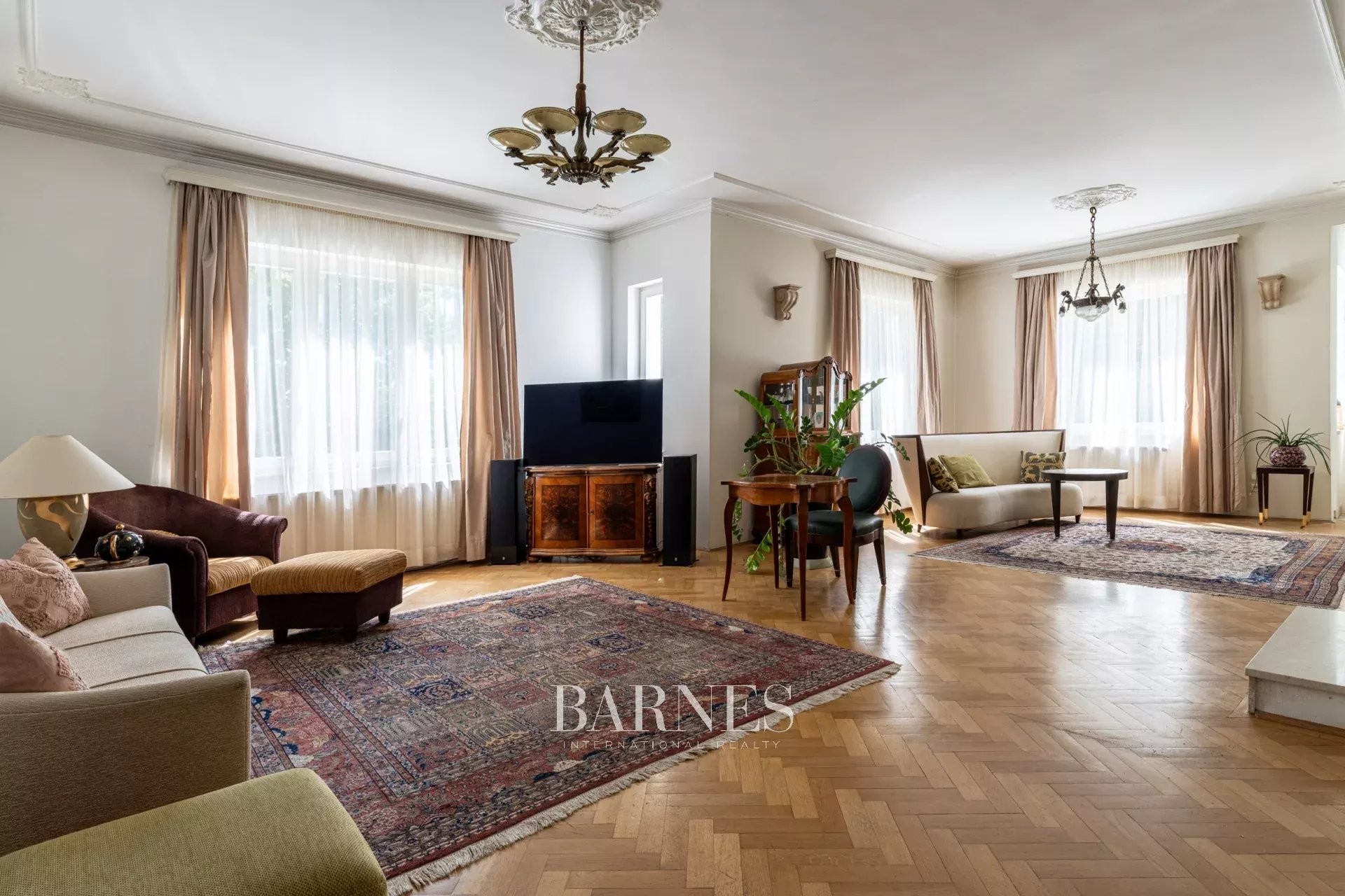 Exceptional Historic Villa for Sale on Kis-Svábhegy with Panoramic Views of Buda Castle - picture 12