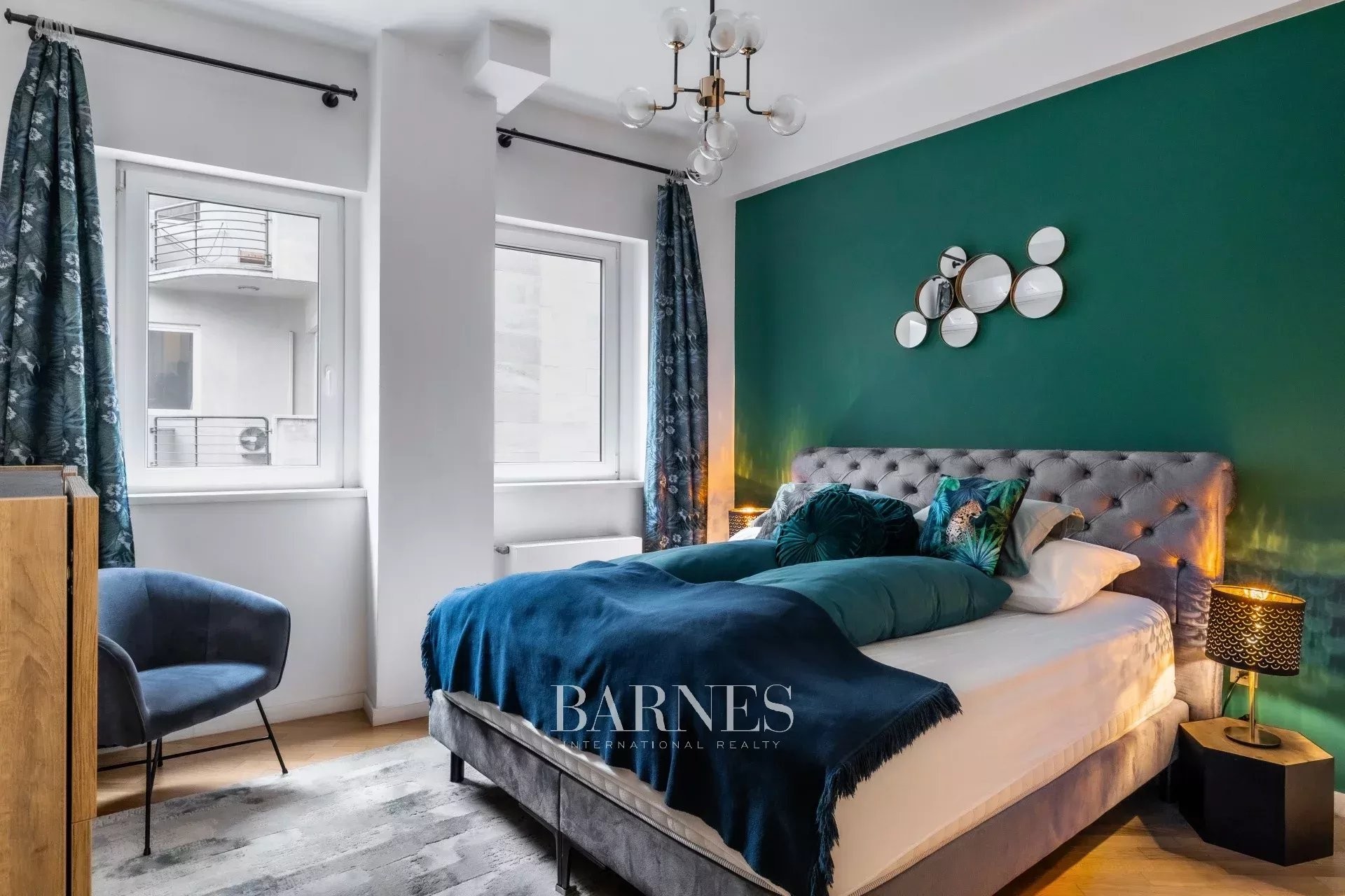 For Rent: 3-Bedroom Apartment with Urban Atmosphere near the Basilica - picture 11