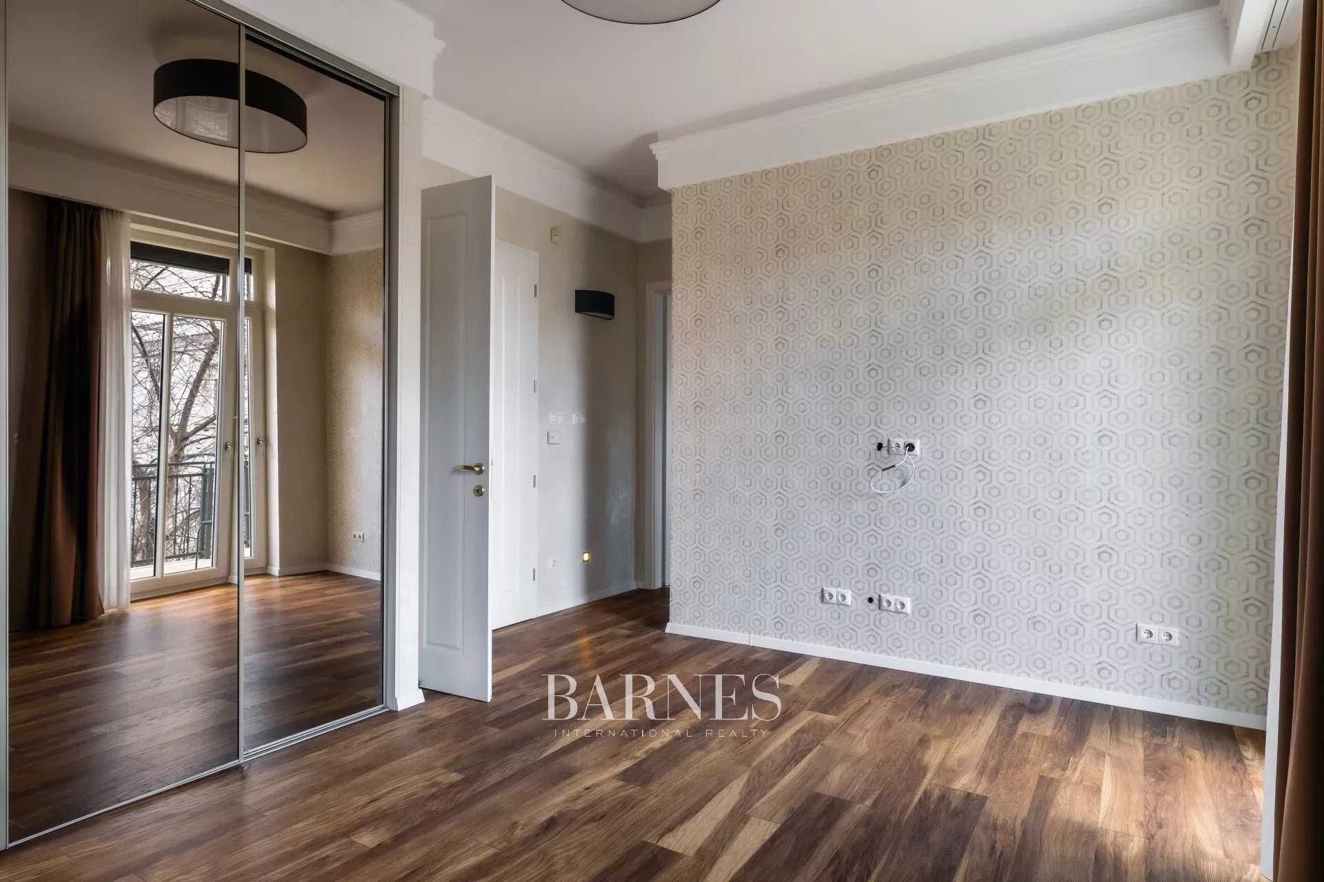 Kiadó: Panorámás, 3 hálószobás villalakás a Gellérthegy egyik csendes utcájában - picture 13