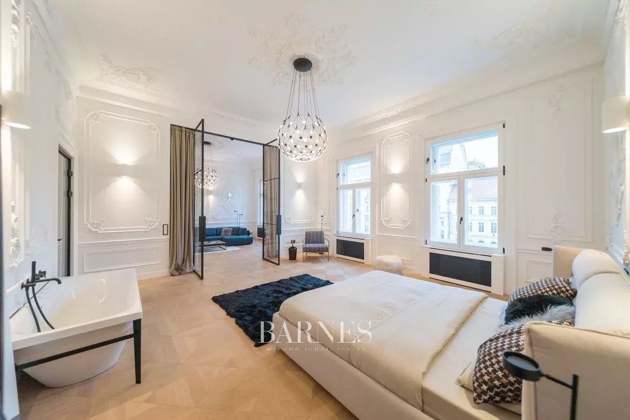 For Rent: Luxury Two-Bedroom Apartment in a Prime Location on József Nádor square - picture 16