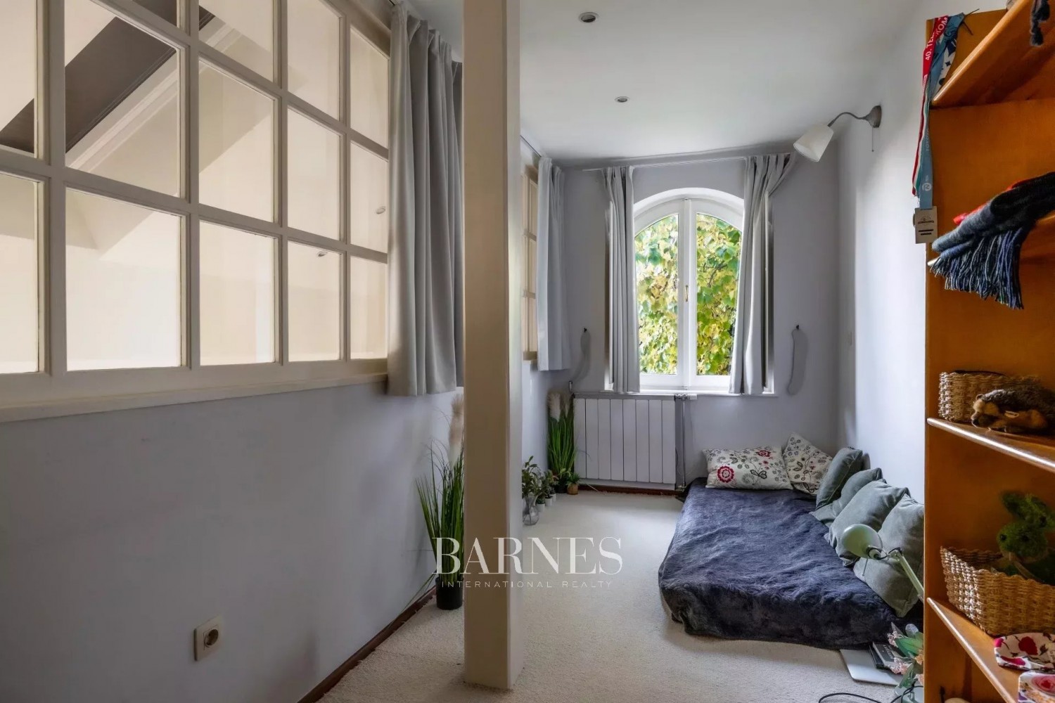 Sustainable Luxury Home with Panoramic City View, Private Garden, Indoor Pool, and Garage - picture 14